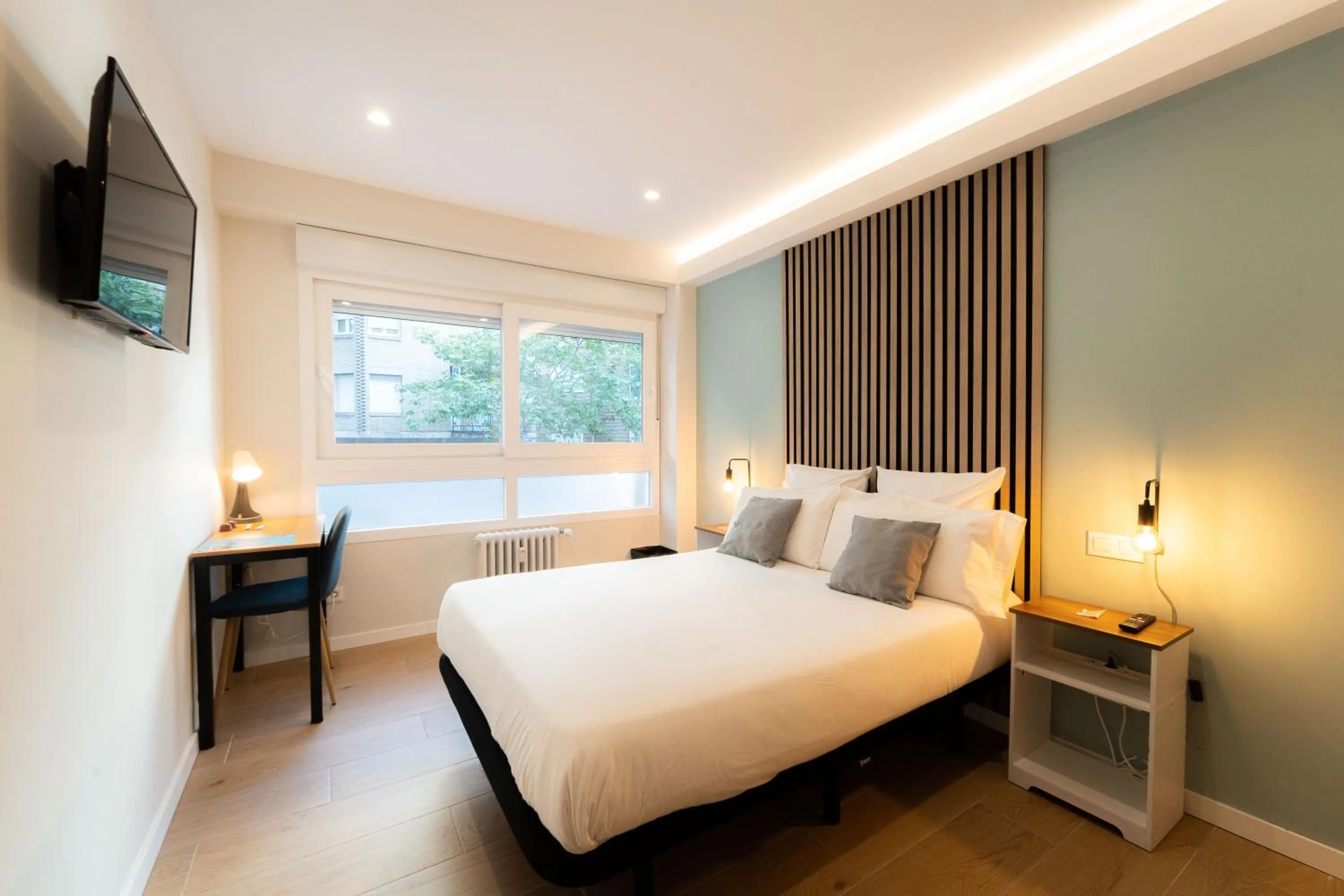 Bed in I'M Room Suites Nuevos Ministerios - Bernabeu 'Digital Access'