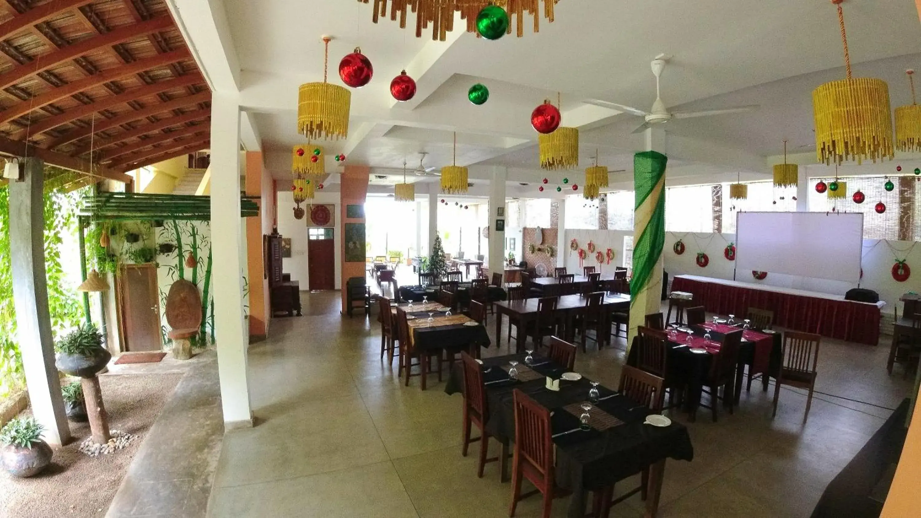 Restaurant/places to eat in Esprit d'Ici Hotel Restaurant/places to eat in Esprit d'Ici Hotel