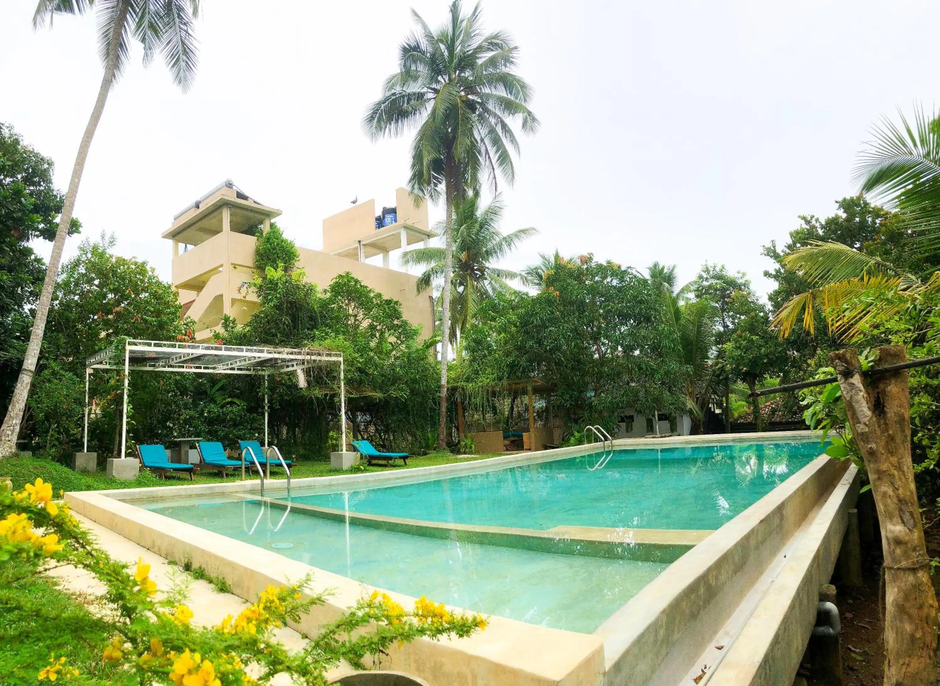 Swimming pool in Esprit d'Ici Hotel