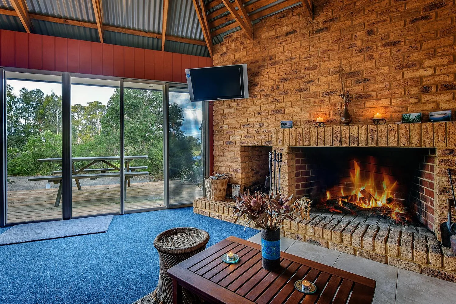 Communal lounge/ TV room in Waverley House Cottages