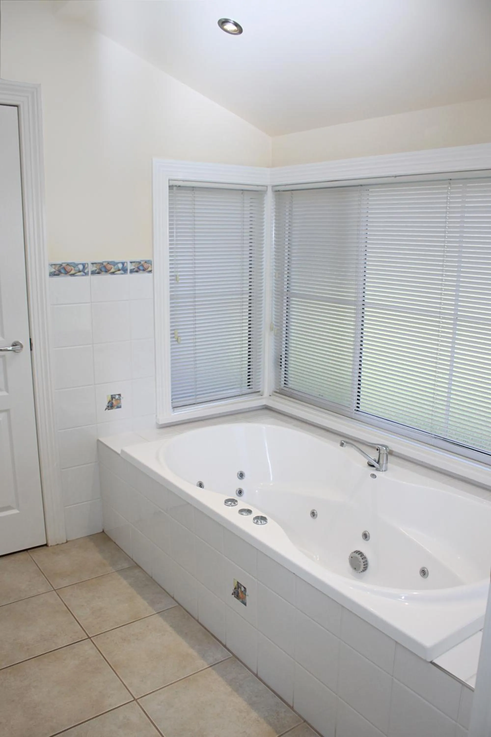 Bathroom in Waverley House Cottages