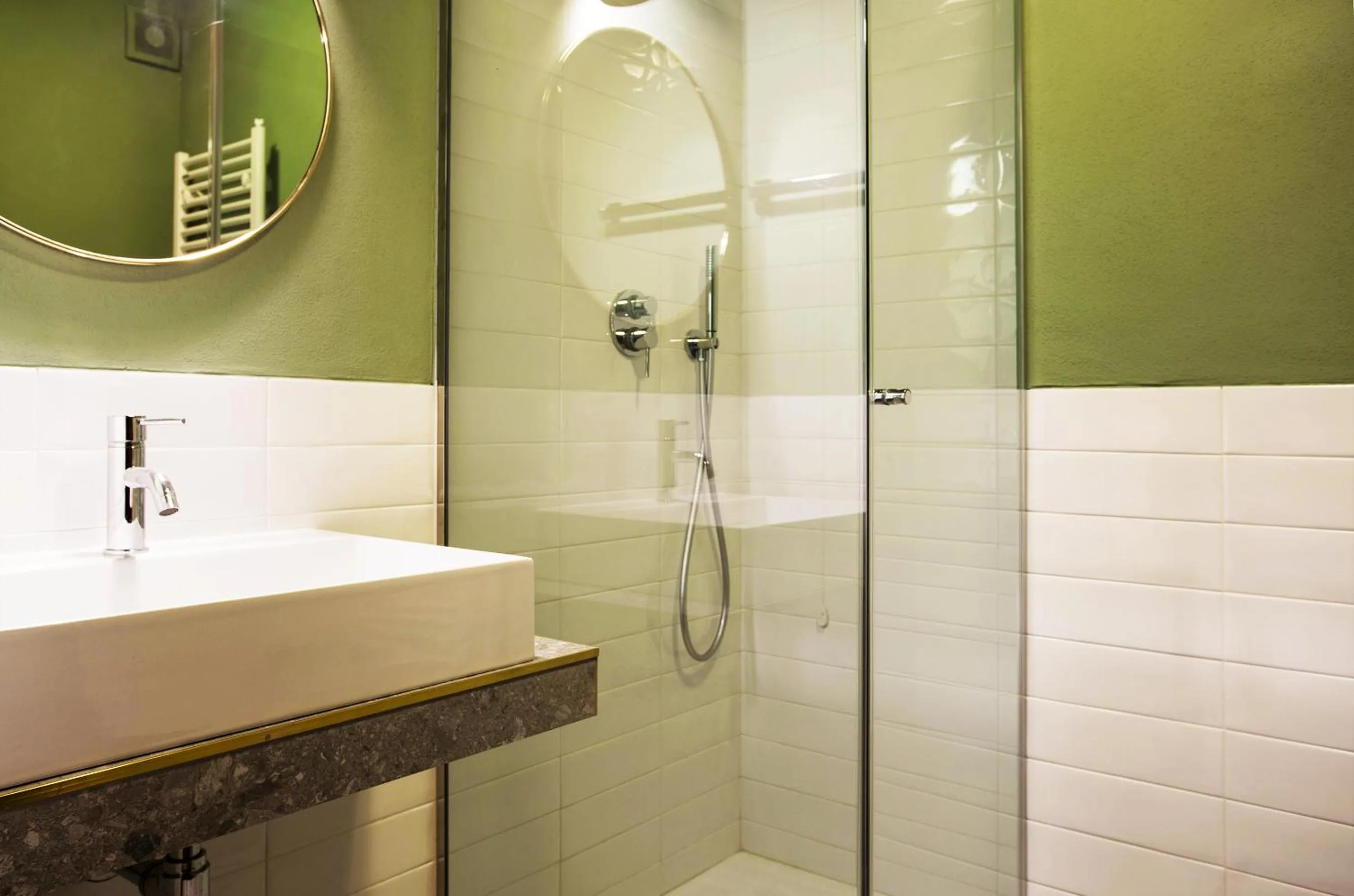 Shower in Domus Plinii 1792 Suites