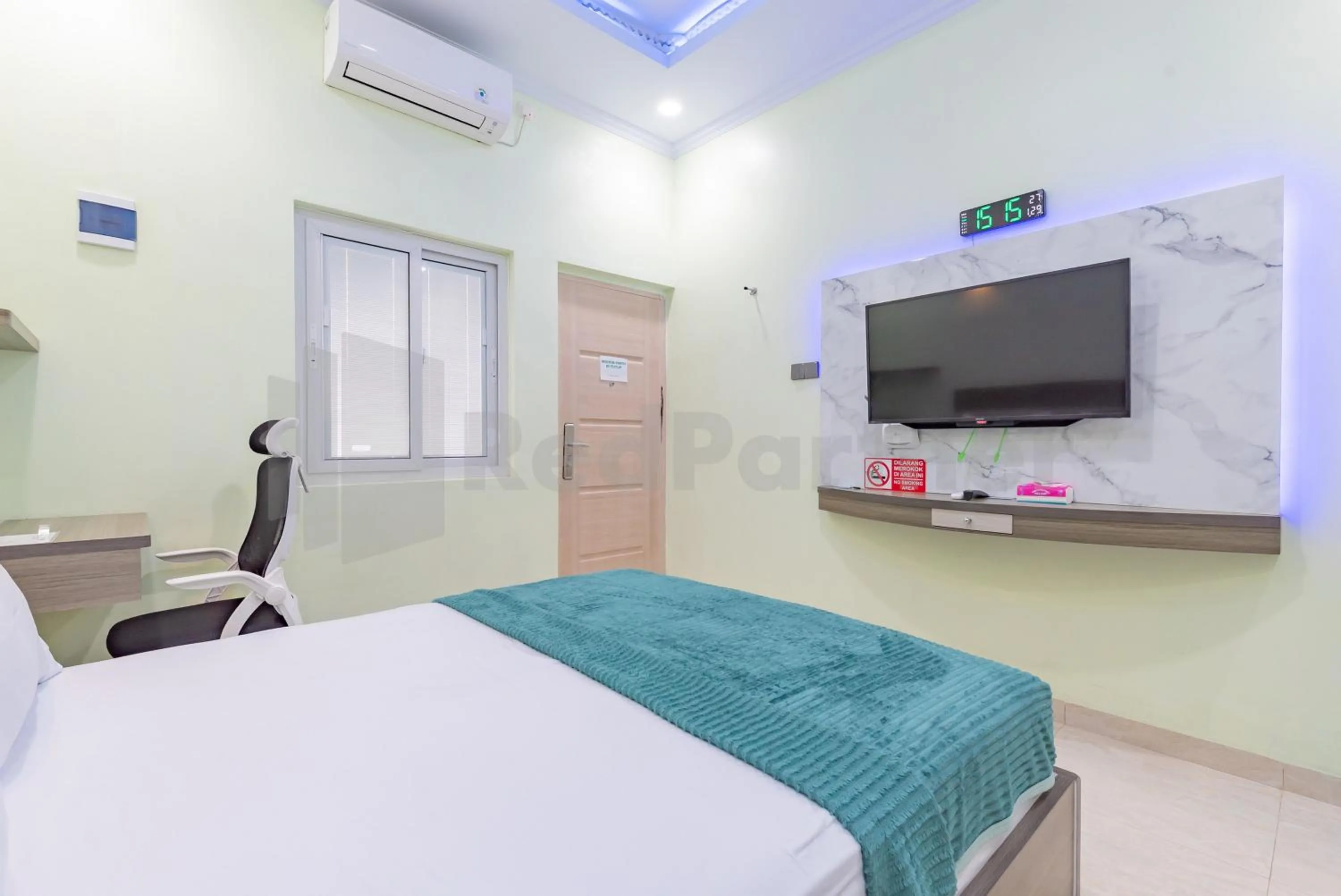 Standard Twin Room in Shiva Home Syariah RedPartner near Alun Alun Tegal