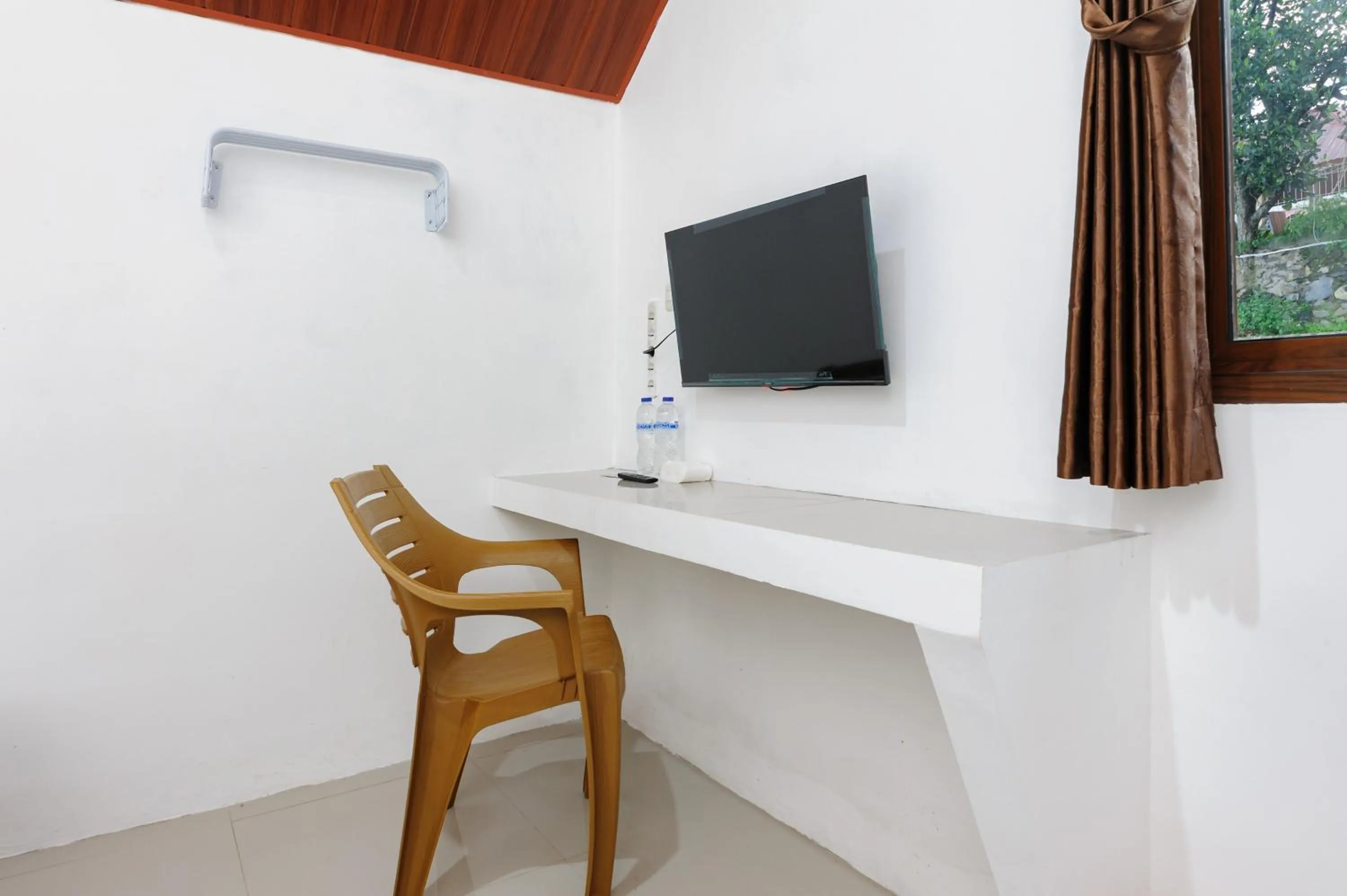 TV and multimedia in Urbanview Hotel Nerine's Glamping Village Cipanas by RedDoorz