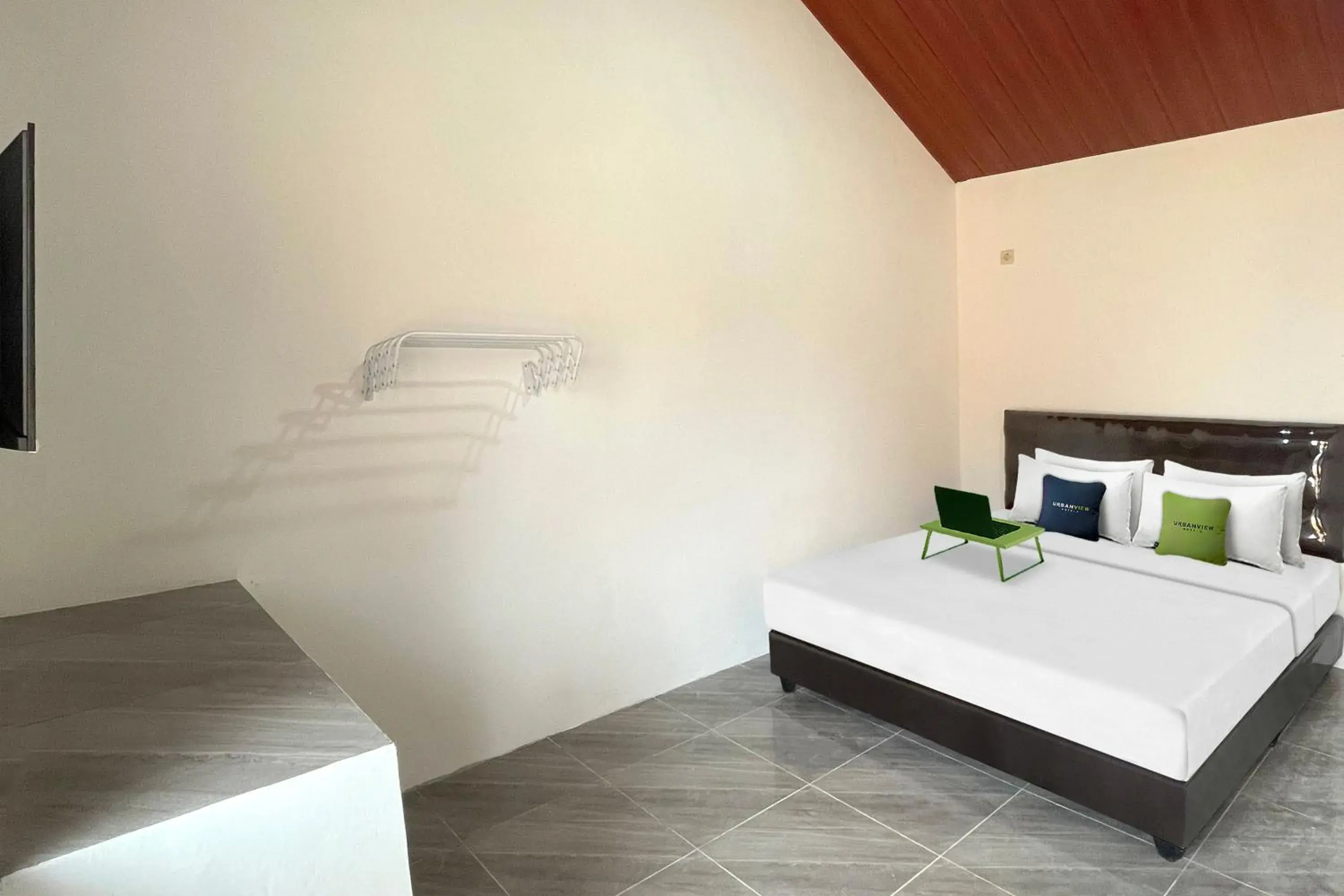 Standard Double Room in Urbanview Hotel Nerine's Glamping Village Cipanas by RedDoorz Standard Double Room in Urbanview Hotel Nerine's Glamping Village Cipanas by RedDoorz