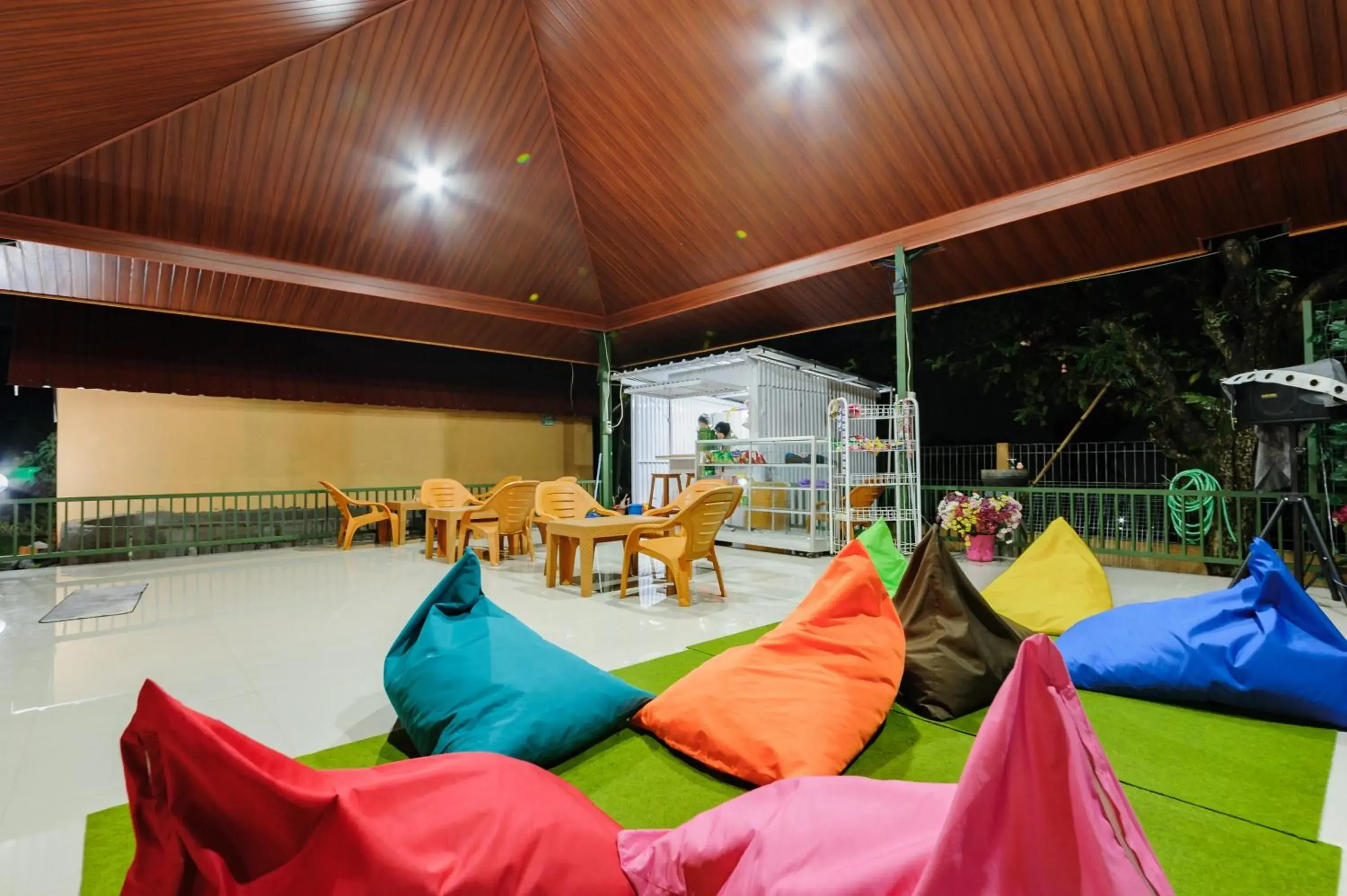 Seating area in Urbanview Hotel Nerine's Glamping Village Cipanas by RedDoorz Seating area in Urbanview Hotel Nerine's Glamping Village Cipanas by RedDoorz