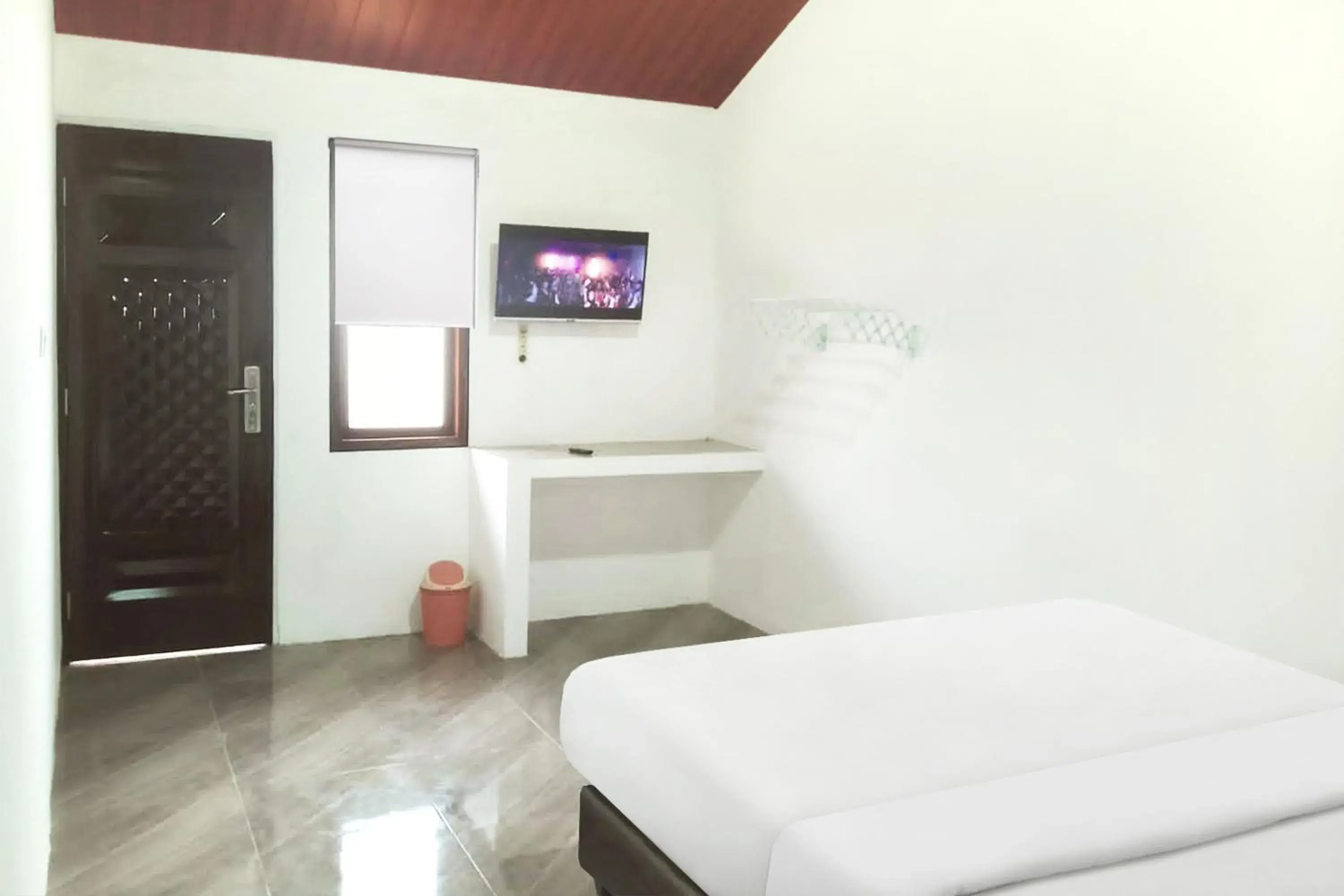 Standard Double Room in Urbanview Hotel Nerine's Glamping Village Cipanas by RedDoorz Standard Double Room in Urbanview Hotel Nerine's Glamping Village Cipanas by RedDoorz