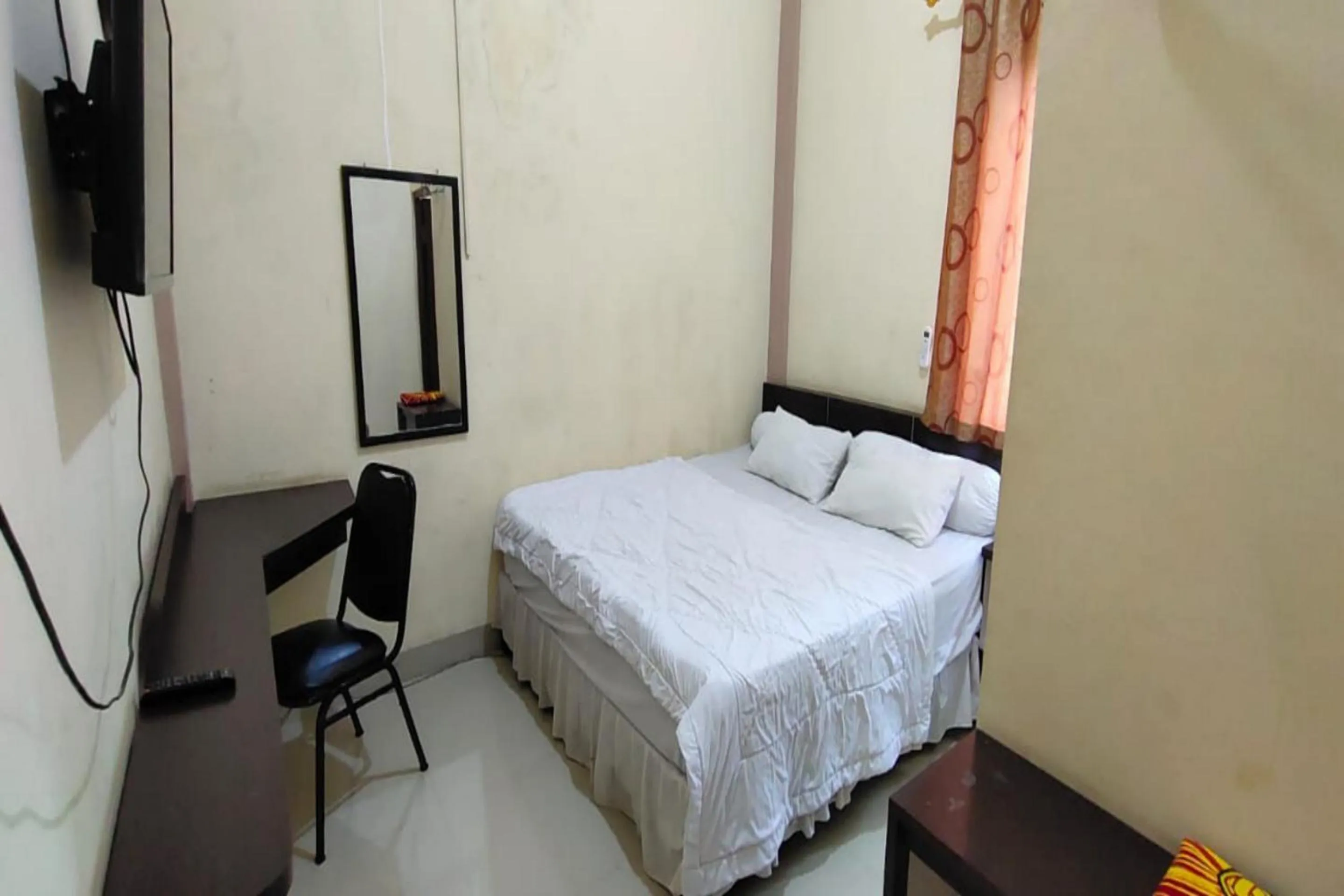 Photo of the whole room, Bed in OYO 93479 Hotel Jaguar Sentani