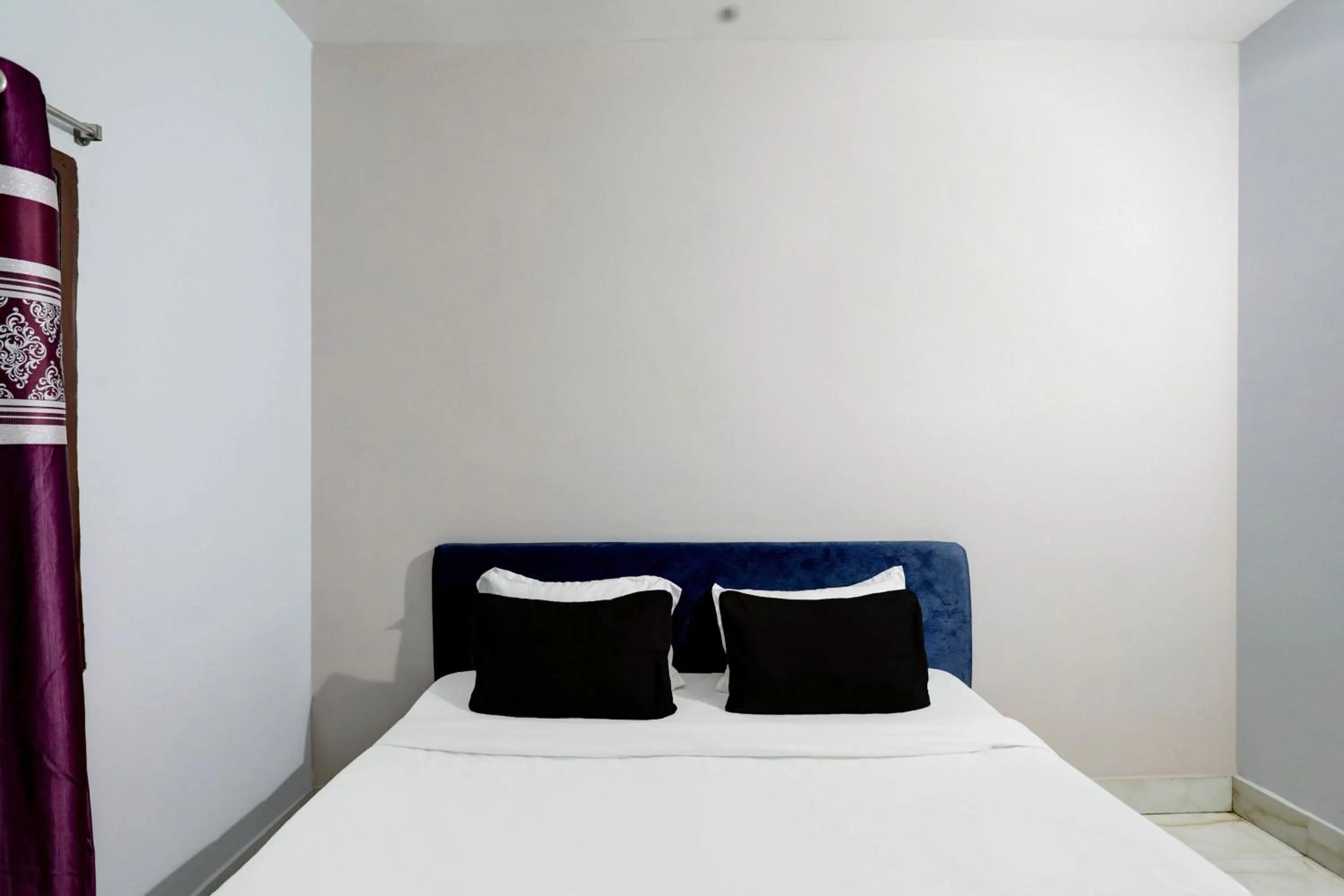 Bedroom, Bed in Hotel O Midnight