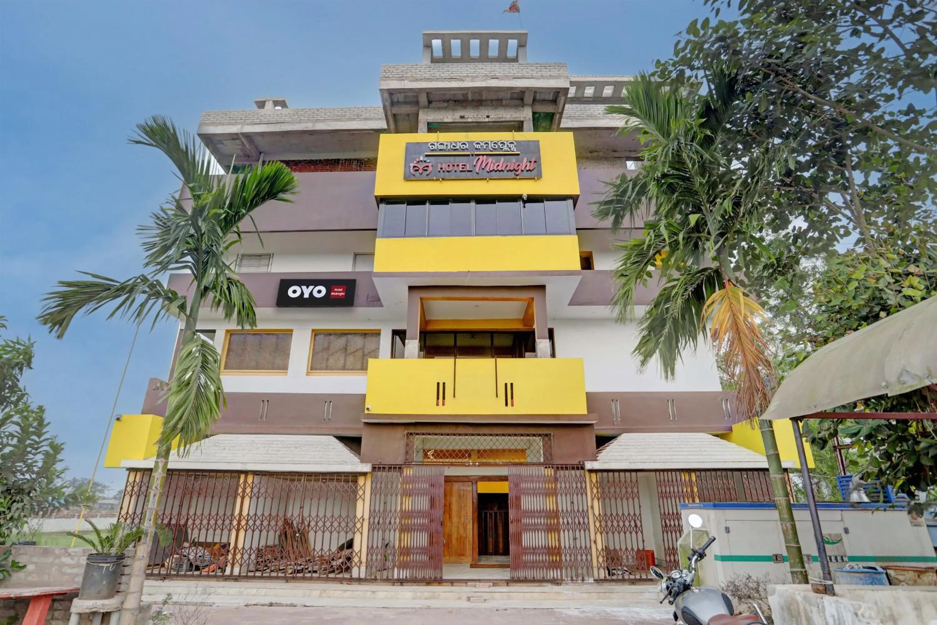 Facade/entrance in Hotel O Midnight