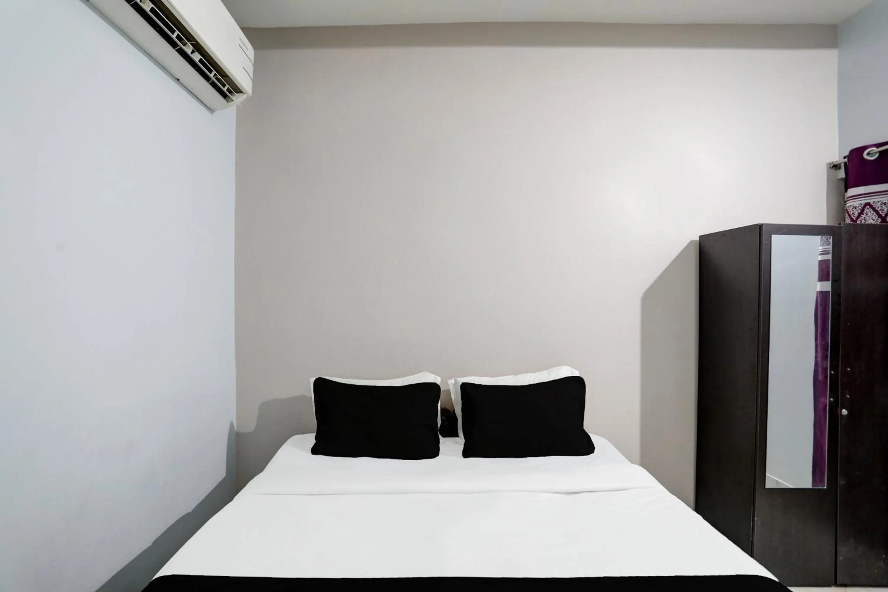 Bedroom, Bed in Hotel O Midnight