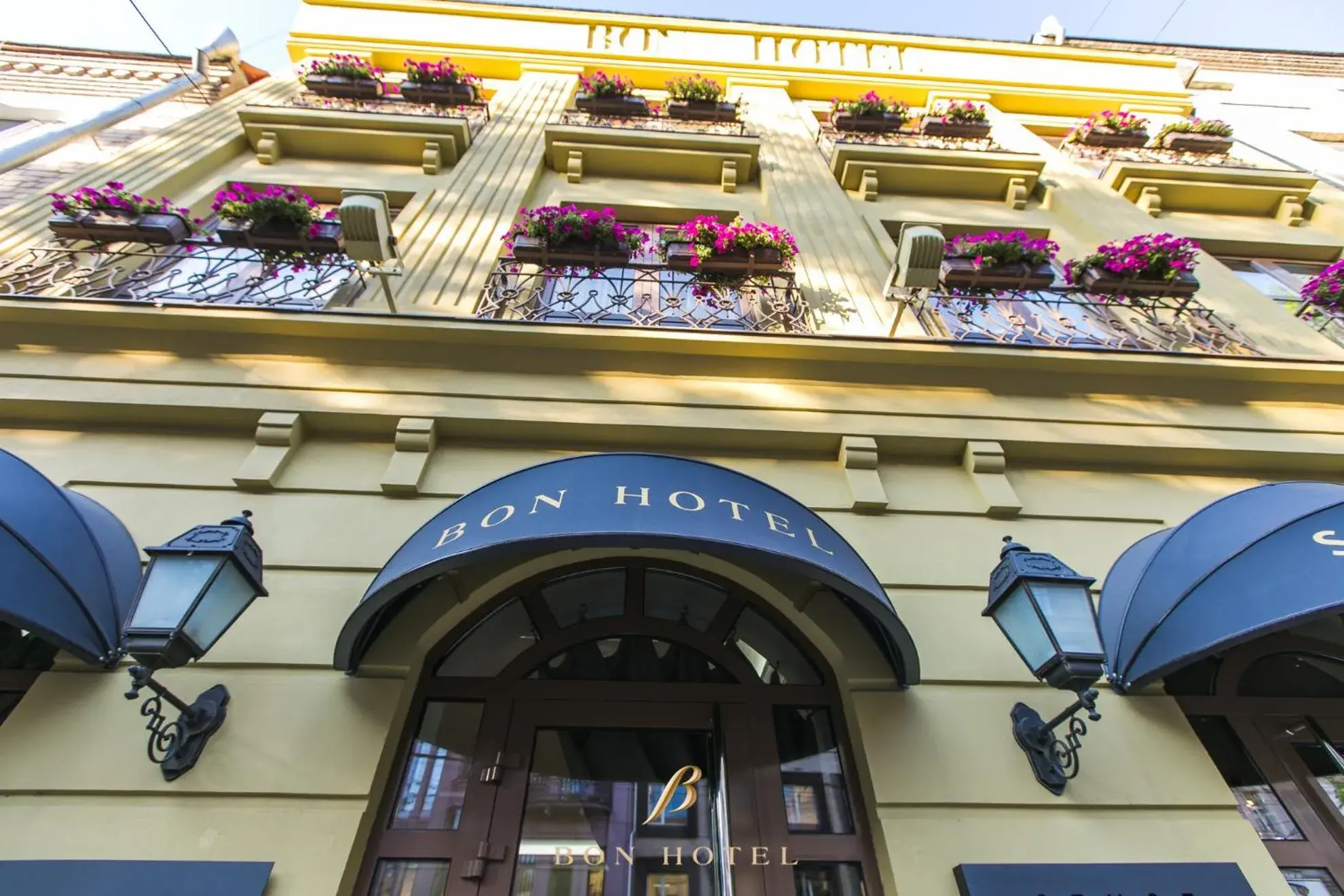 Bon Hotel Bon Hotel