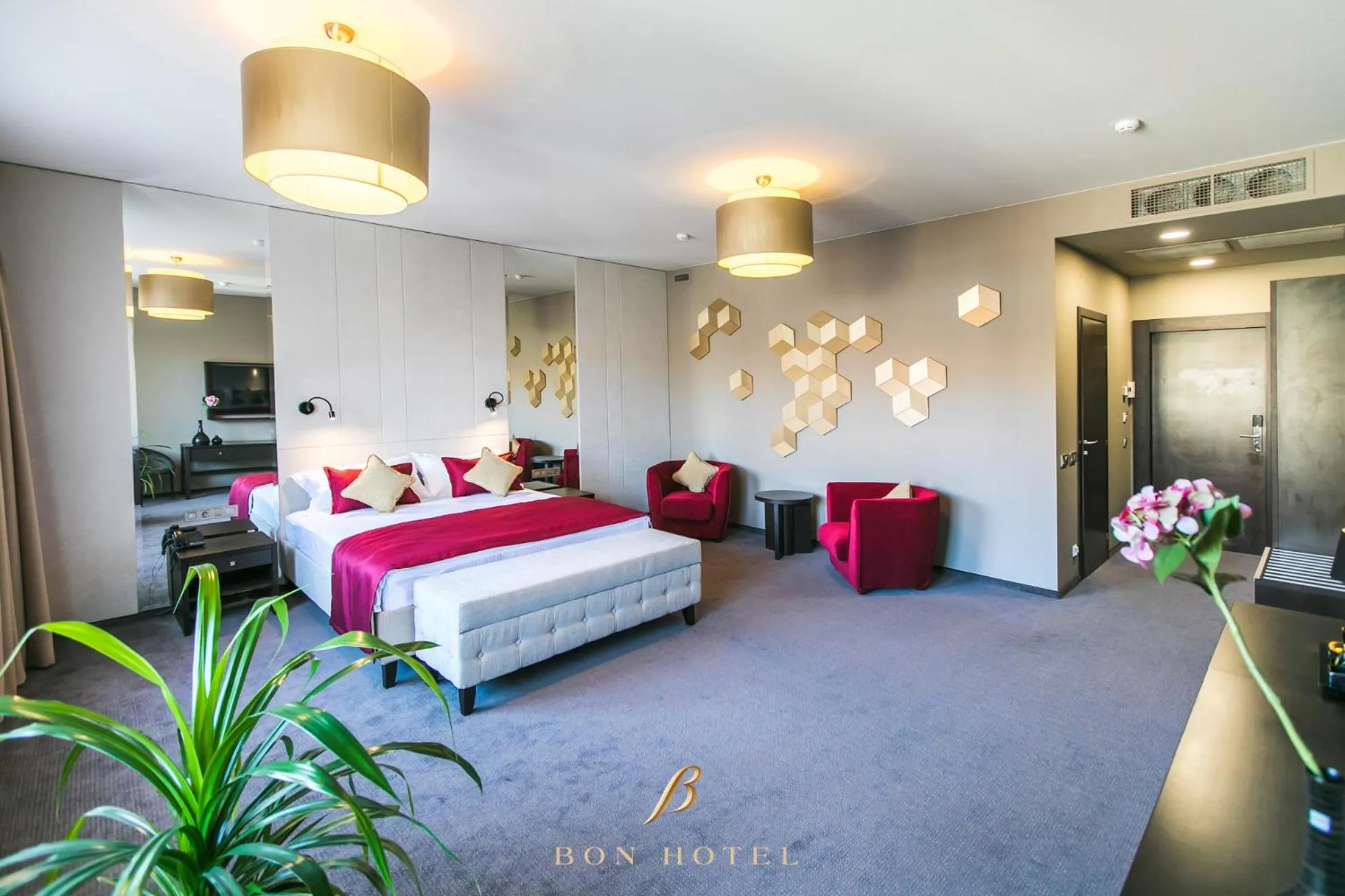 Deluxe Junior Suite in Bon Hotel
