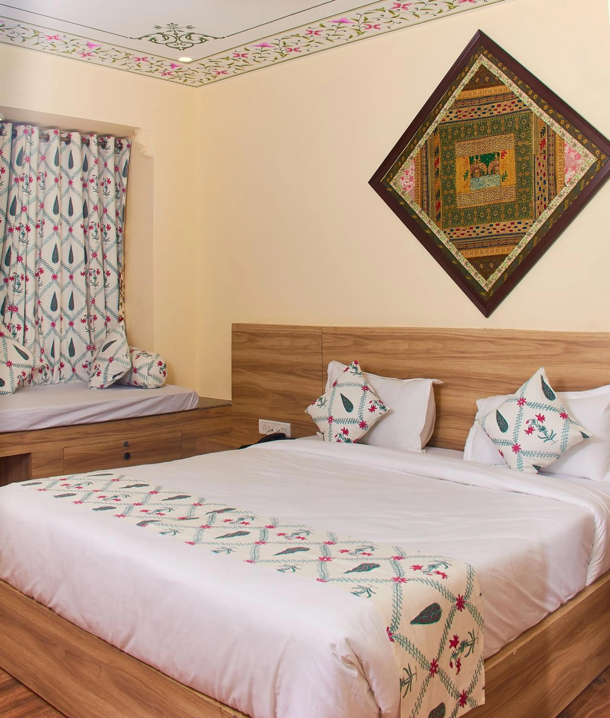 Photo of the whole room, Bed in Ranthambhore Uday Vilas