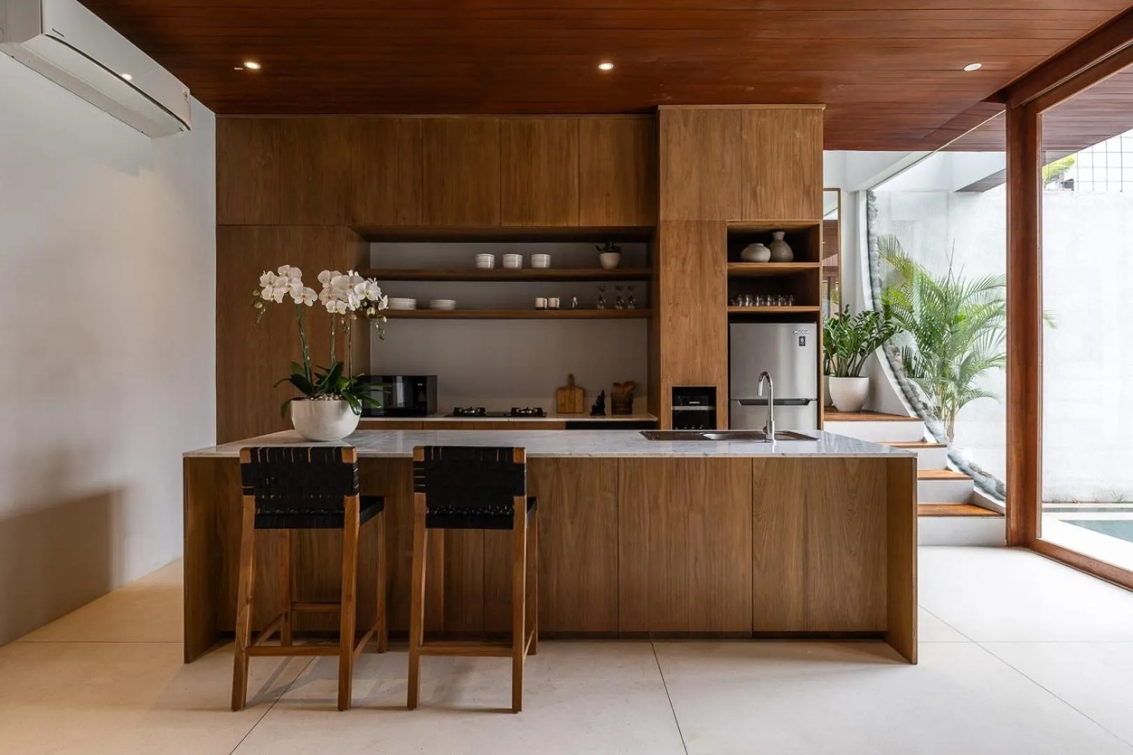 Kitchen or kitchenette in AMR Echo Beach Villa's Canggu