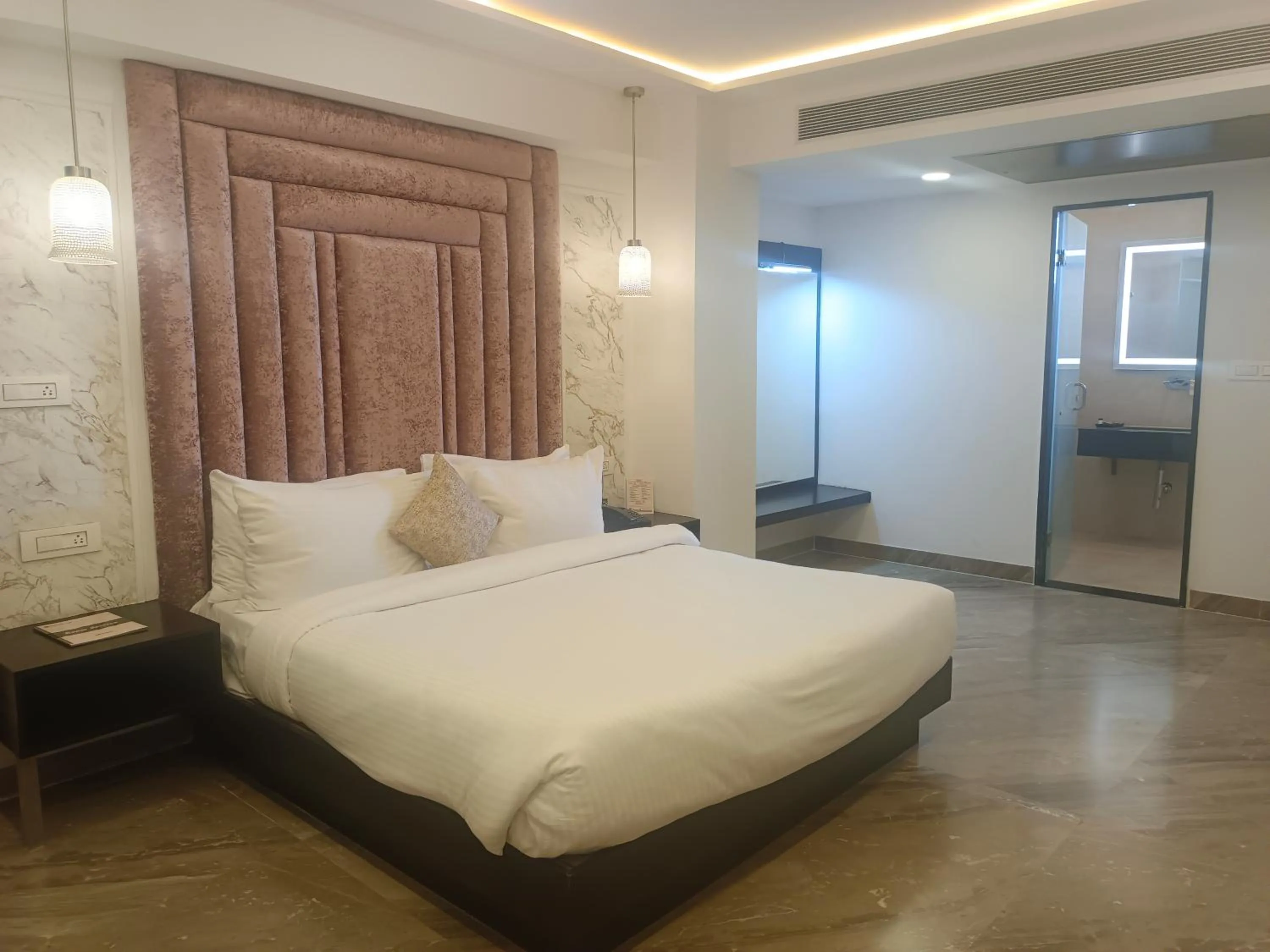 HOTEL KADAMB TREE
