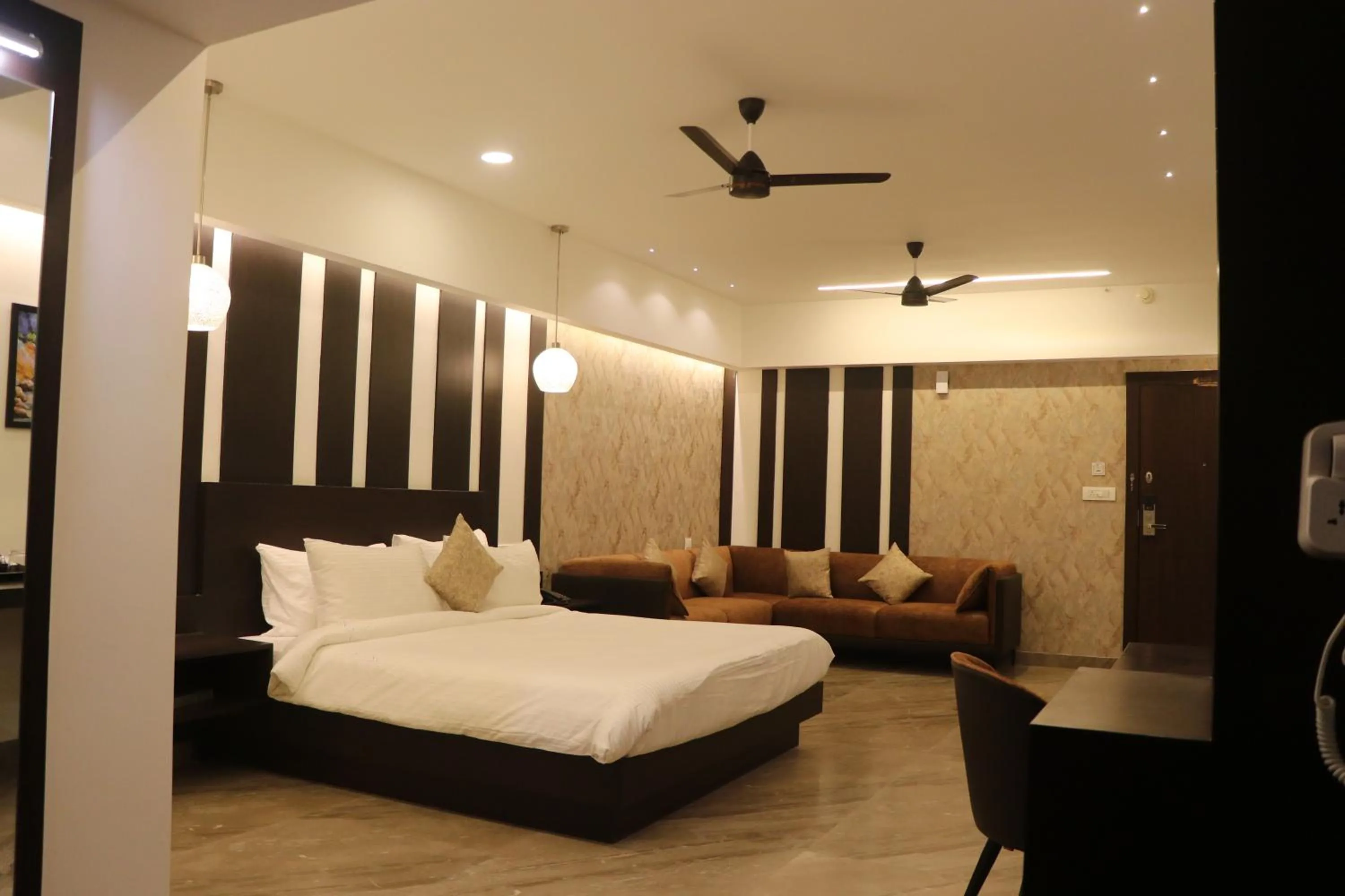 Suite - single occupancy in HOTEL KADAMB TREE