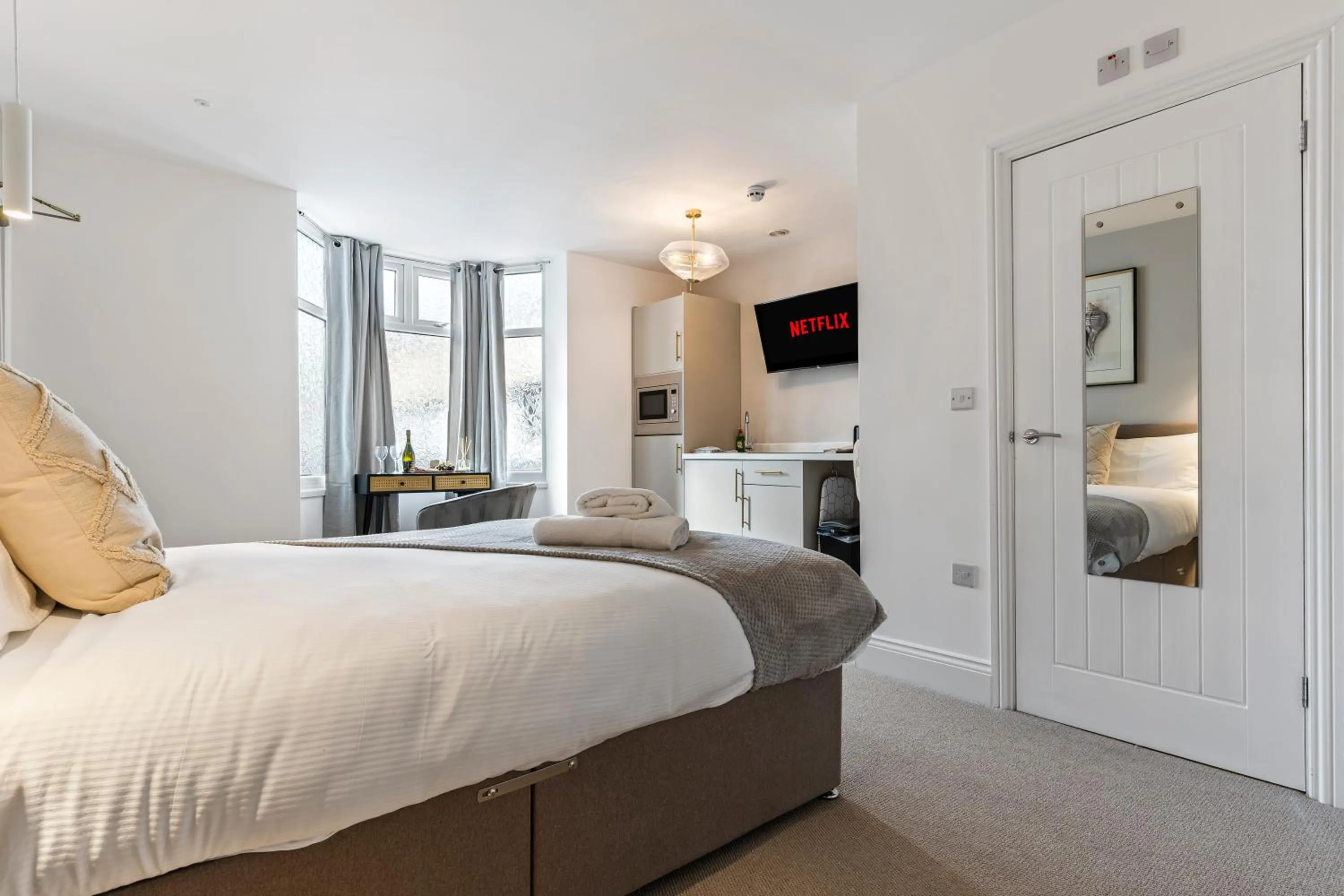 TV and multimedia, Bed in Bowles Hotels