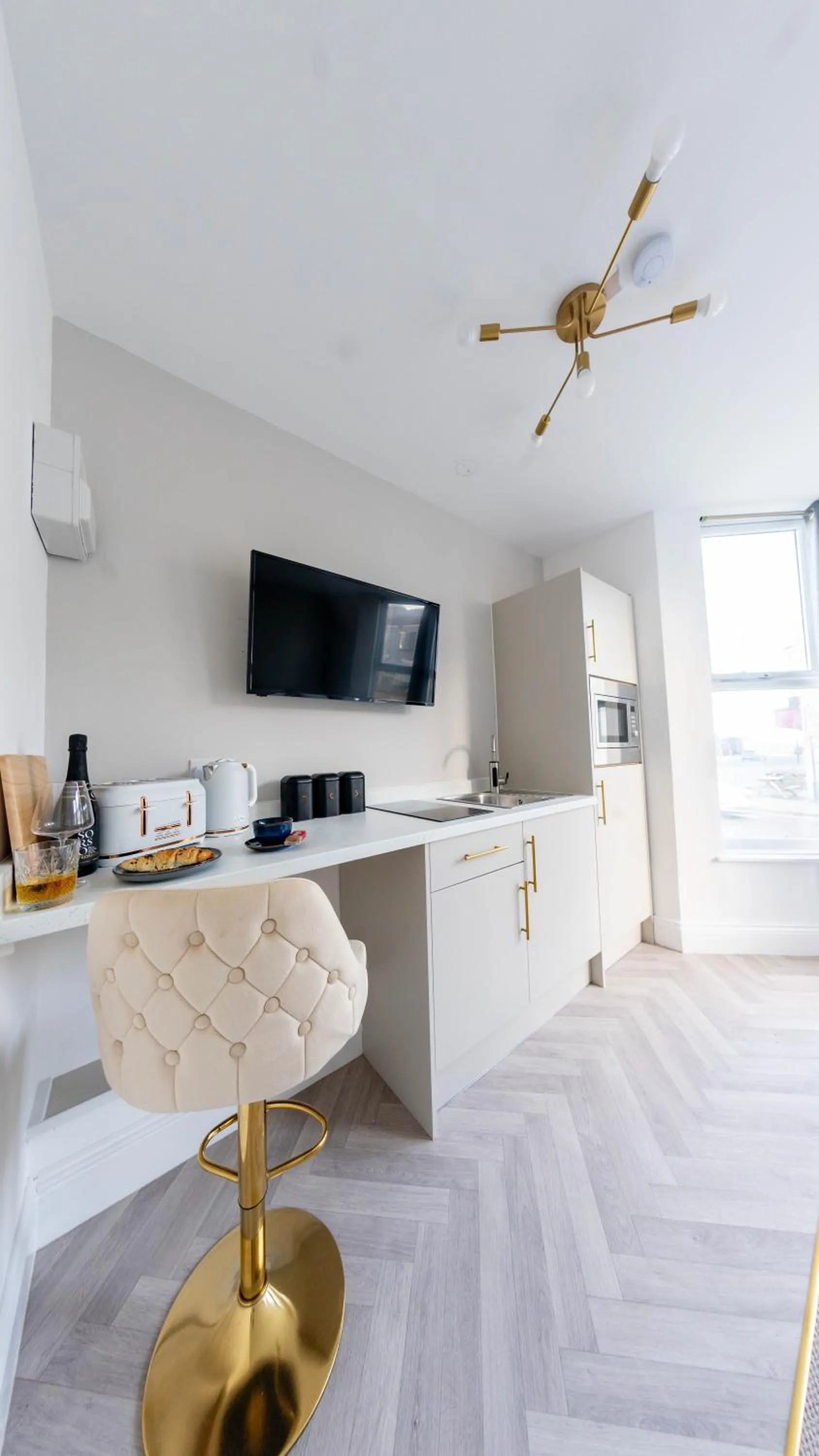 TV and multimedia in Bowles Hotels