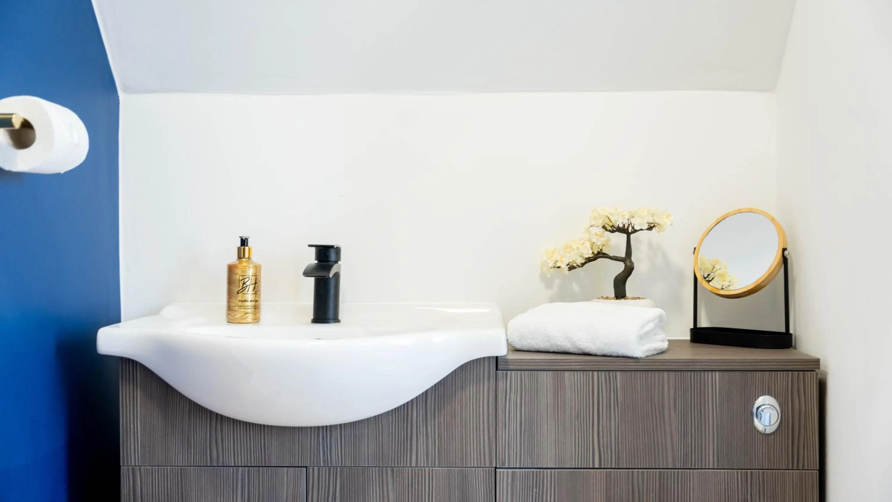 Bathroom in Bowles Hotels