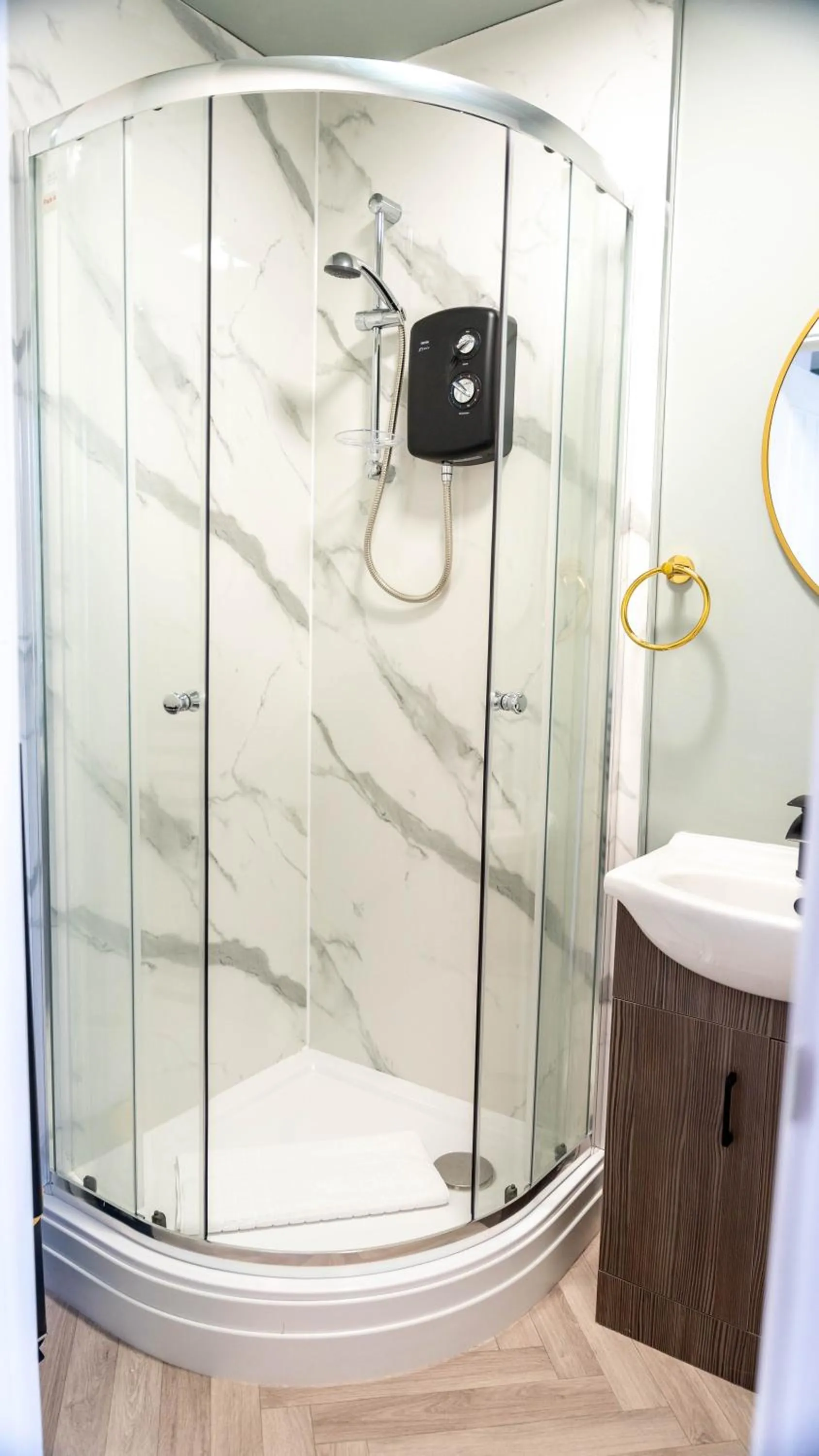 Shower in Bowles Hotels