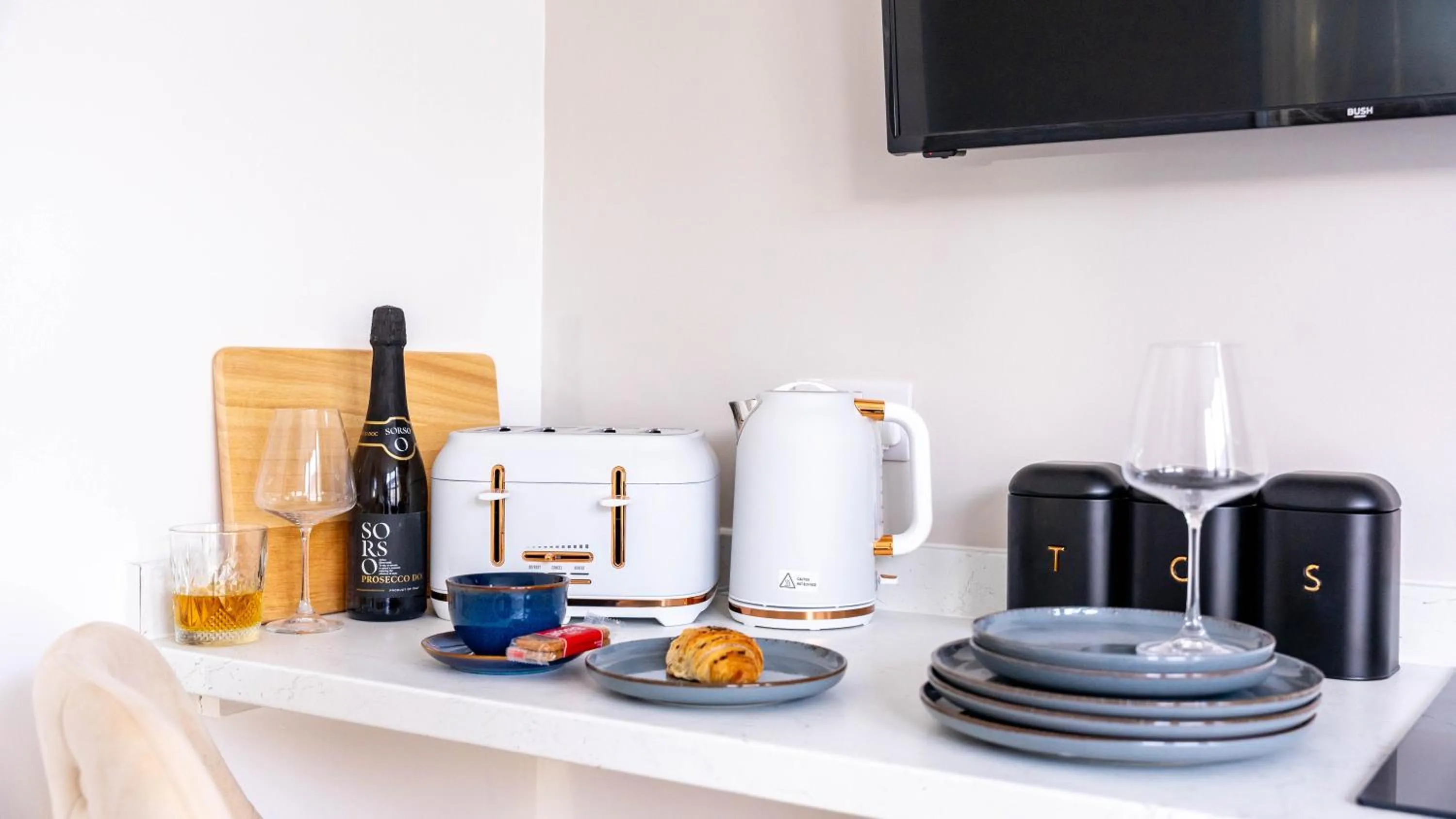 Kitchen or kitchenette in Bowles Hotels