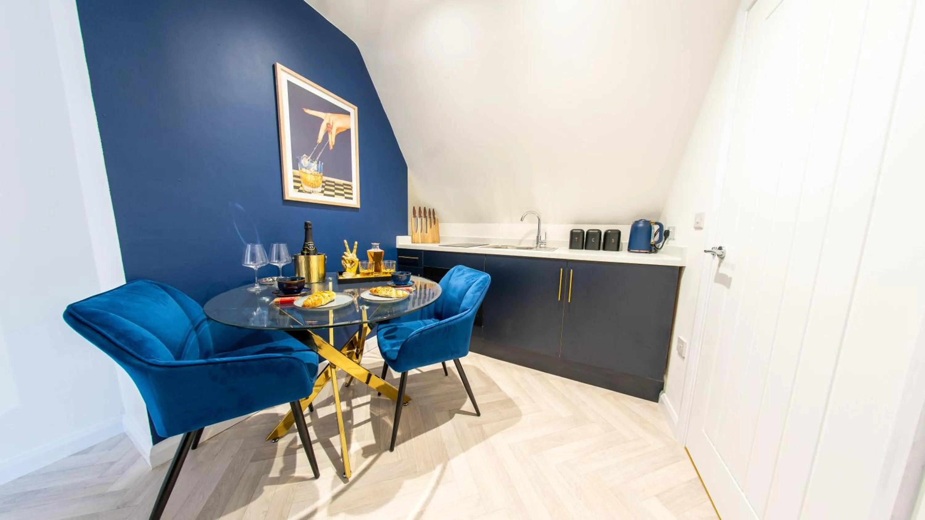 Kitchen or kitchenette in Bowles Hotels