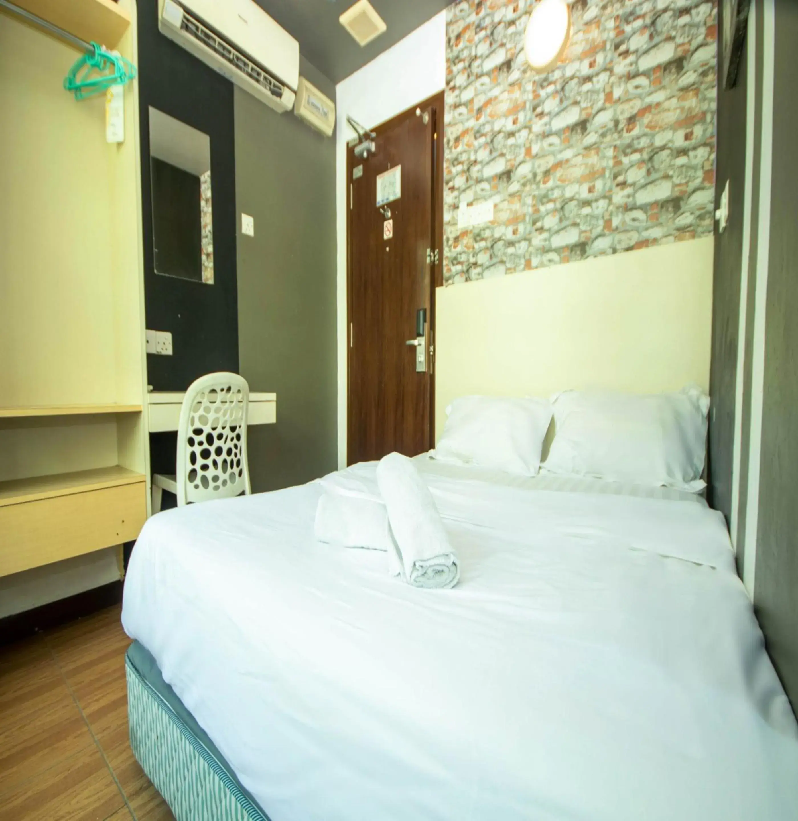 Bed in JQ Station Eight Inn Bed in JQ Station Eight Inn