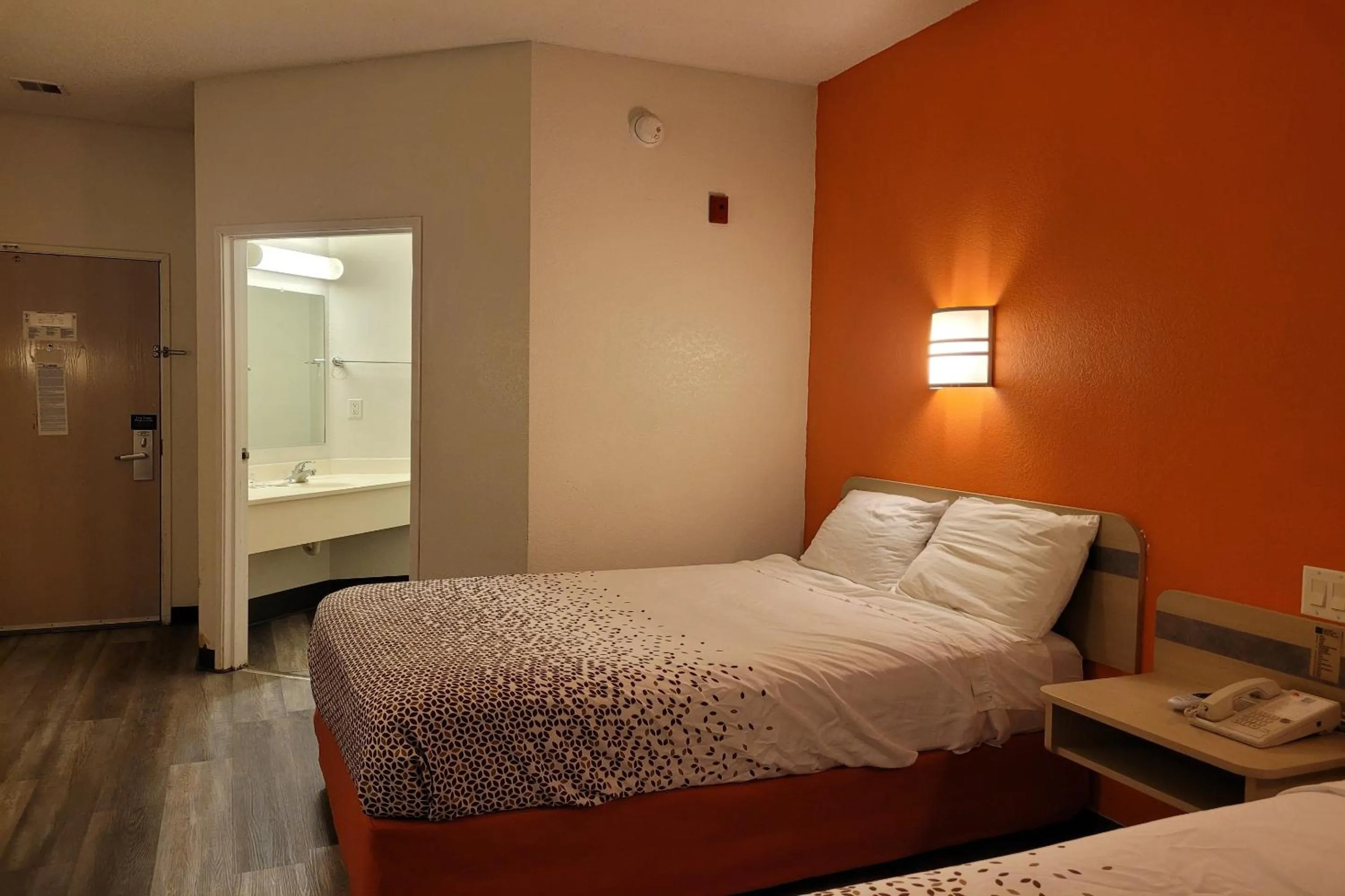 Bedroom, Bed in Modern Stay 39 Lakeview By OYO Minonk