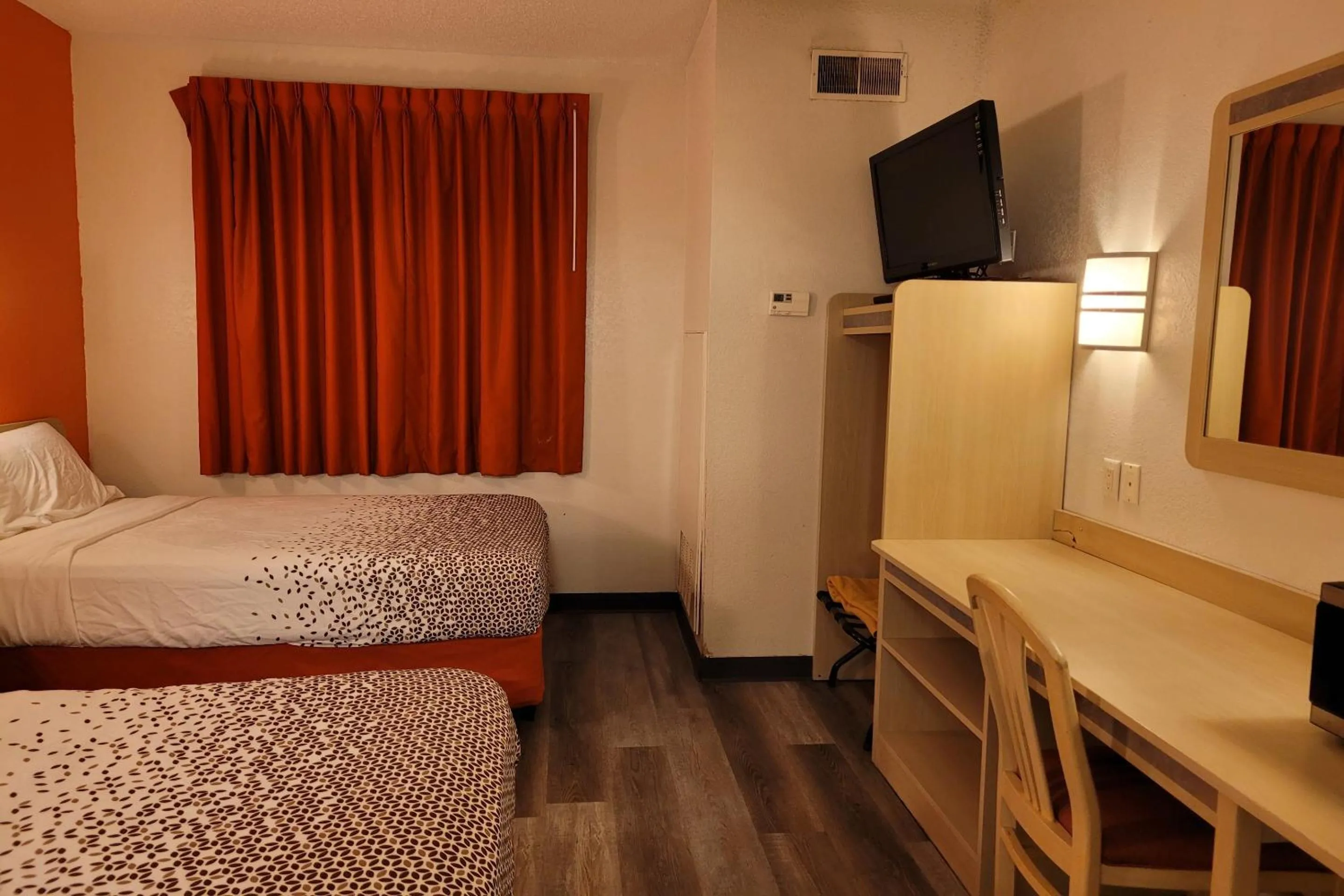 Bedroom, Bed in Modern Stay 39 Lakeview By OYO Minonk