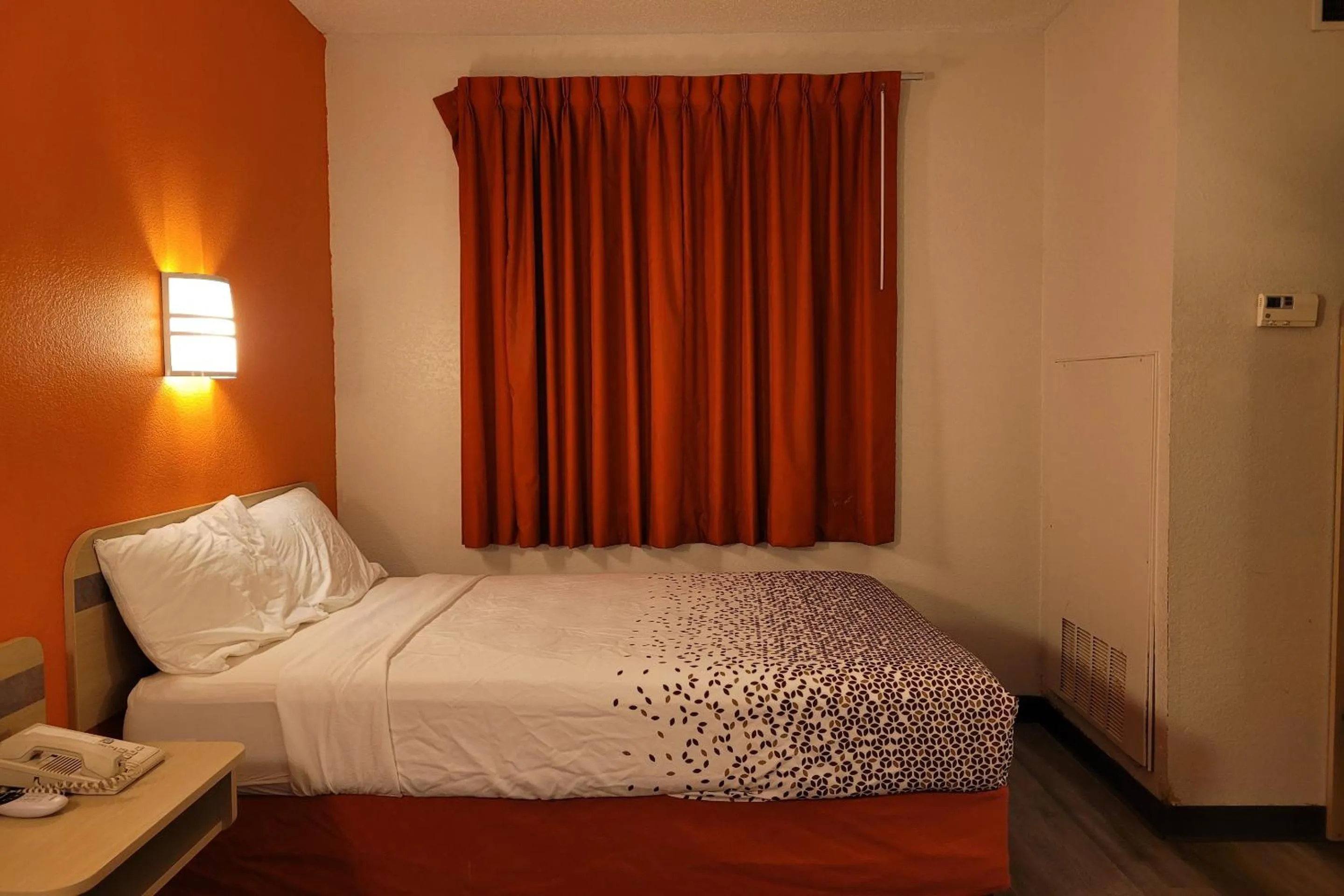 Bedroom, Bed in Modern Stay 39 Lakeview By OYO Minonk