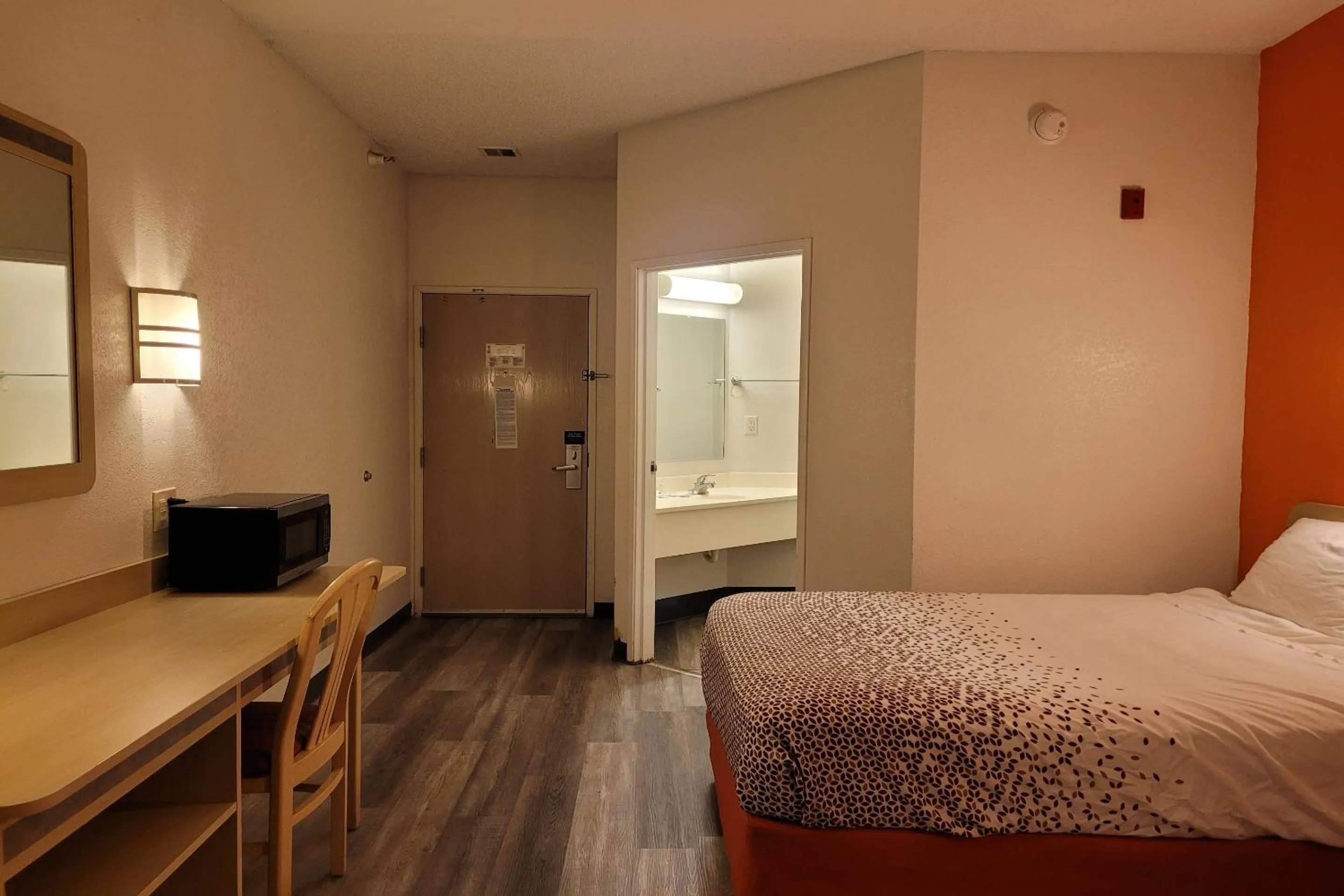 Bedroom, Bed in Modern Stay 39 Lakeview By OYO Minonk