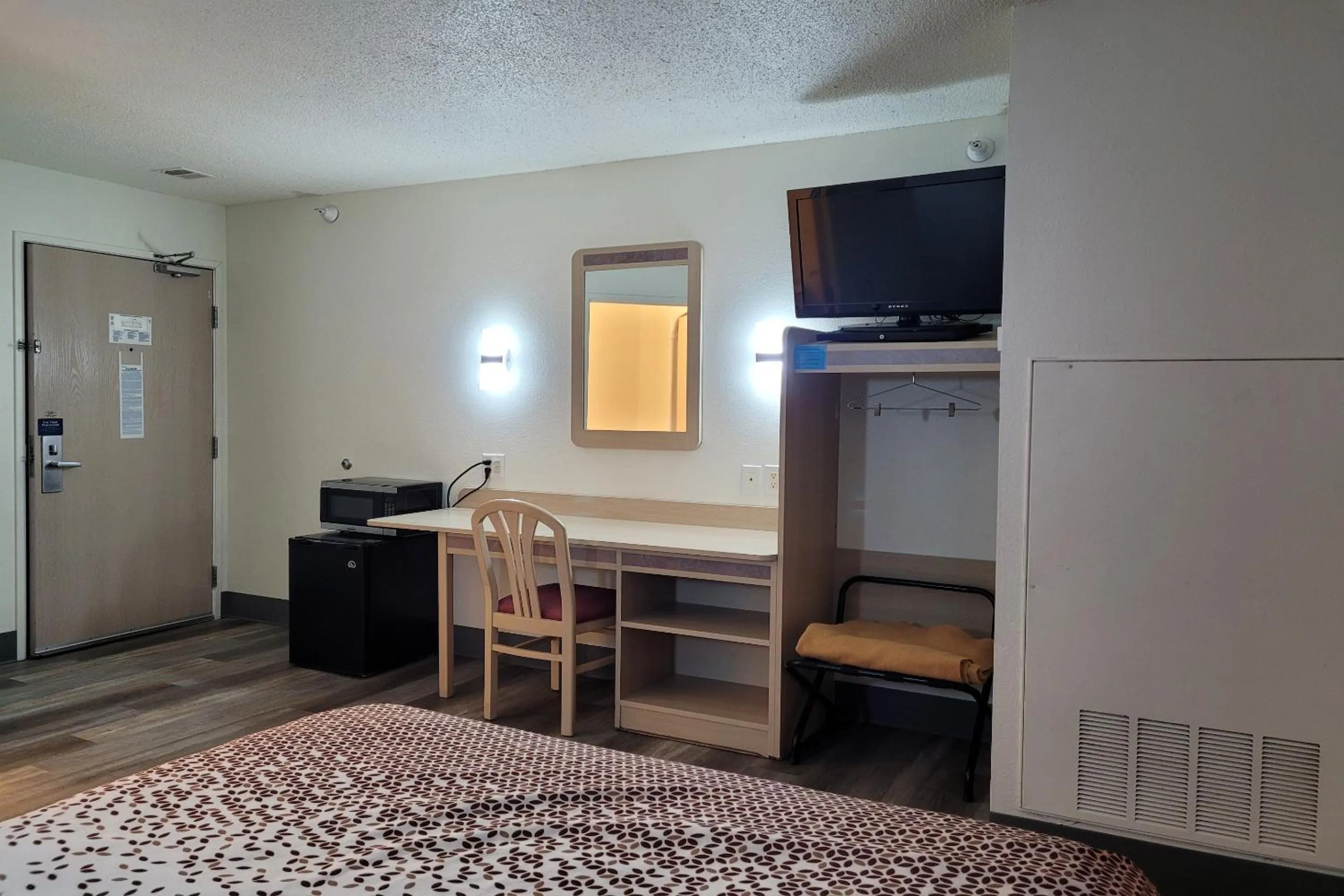 Bedroom, Bed in Modern Stay 39 Lakeview By OYO Minonk