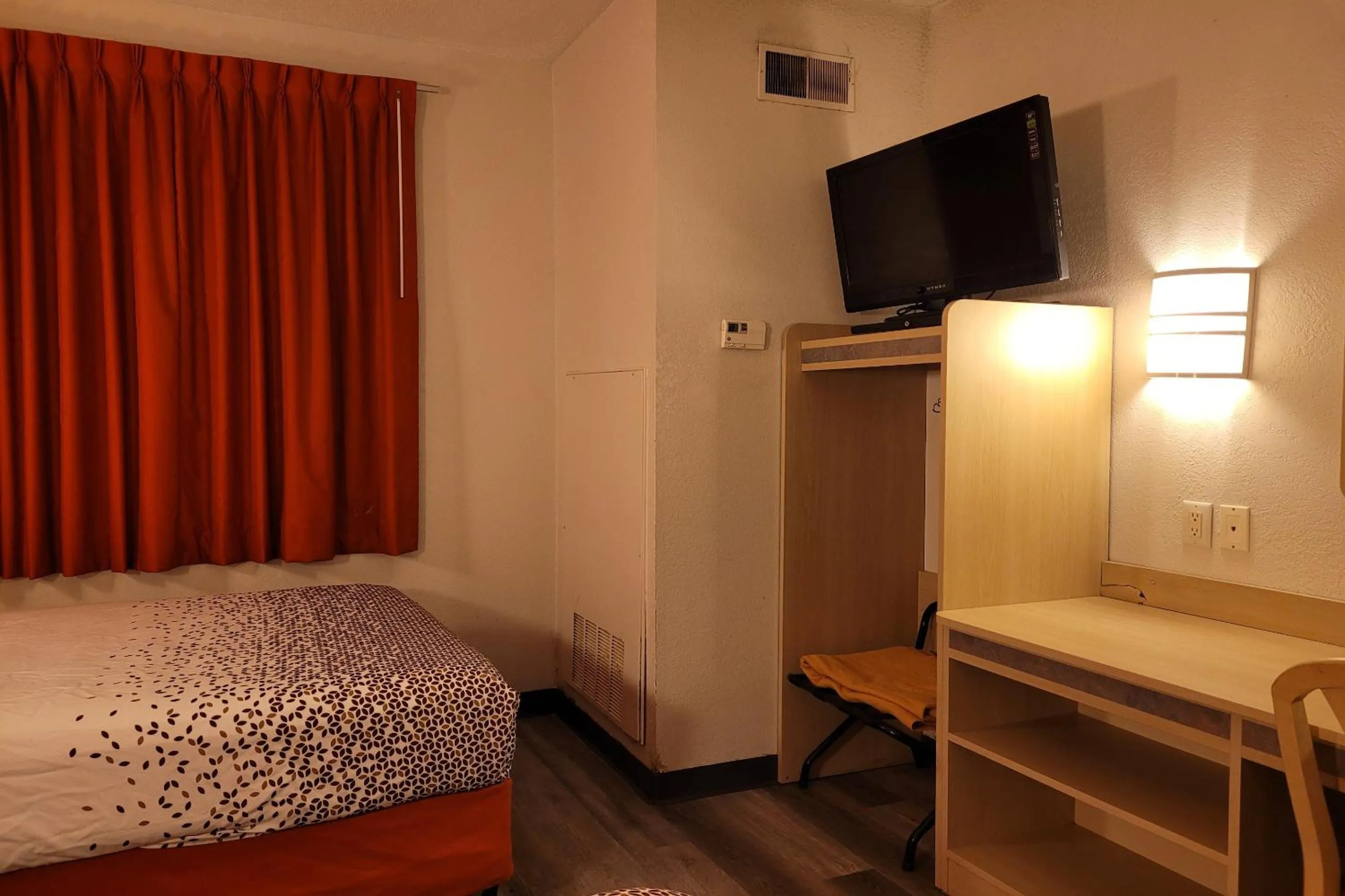 Bedroom, Bed in Modern Stay 39 Lakeview By OYO Minonk