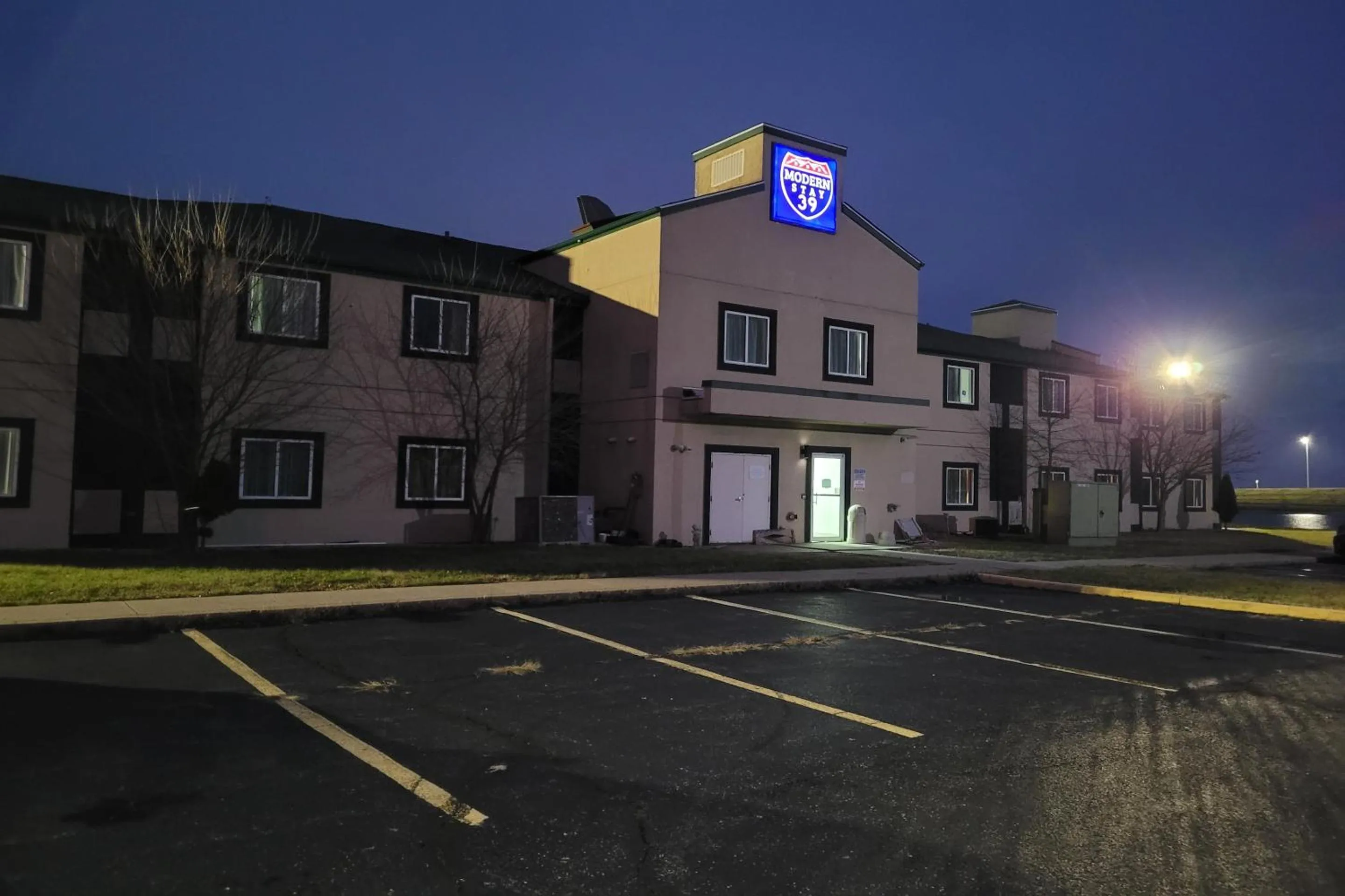 Facade/entrance in Modern Stay 39 Lakeview By OYO Minonk
