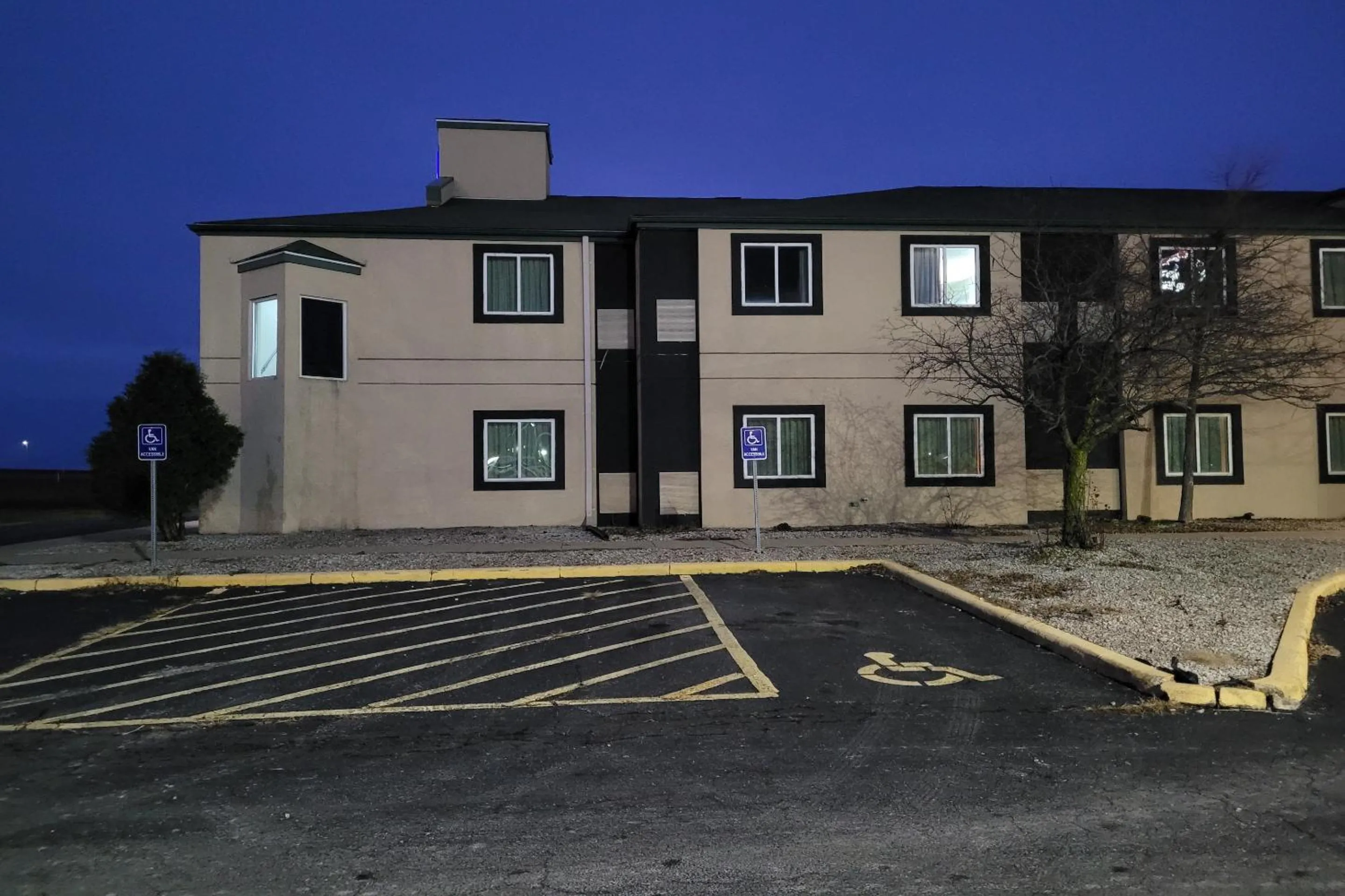 Facade/entrance in Modern Stay 39 Lakeview By OYO Minonk