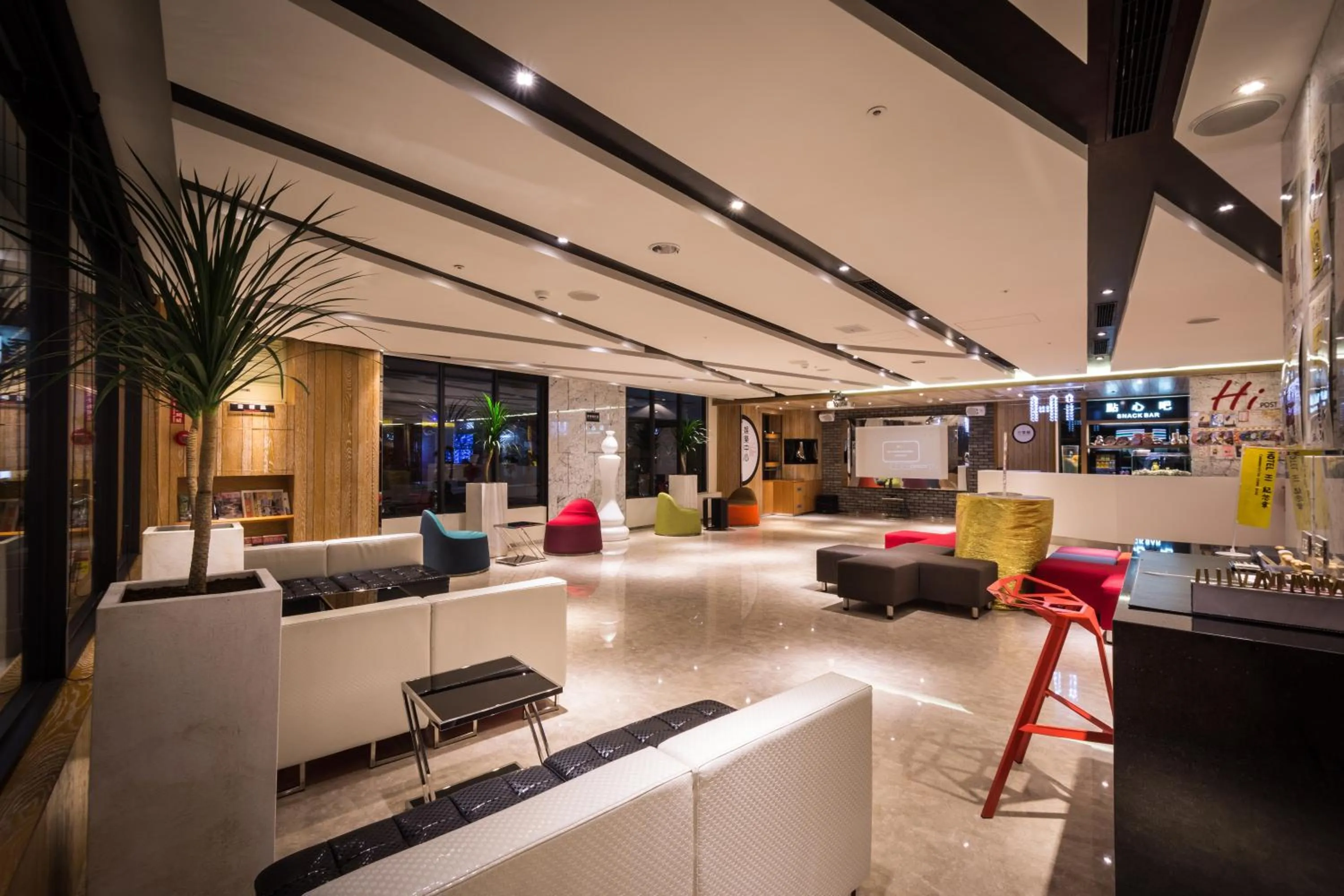 Communal lounge/ TV room in HOTEL HI- Chui-Yang