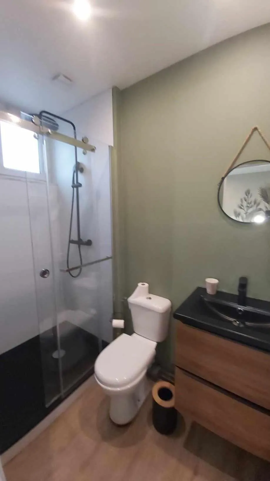 Shower in La Renaissance