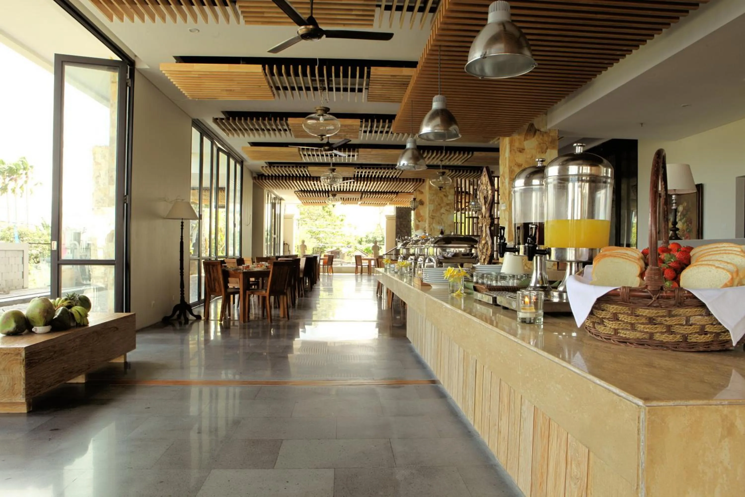 Restaurant/places to eat in Paragon Hotel Seminyak