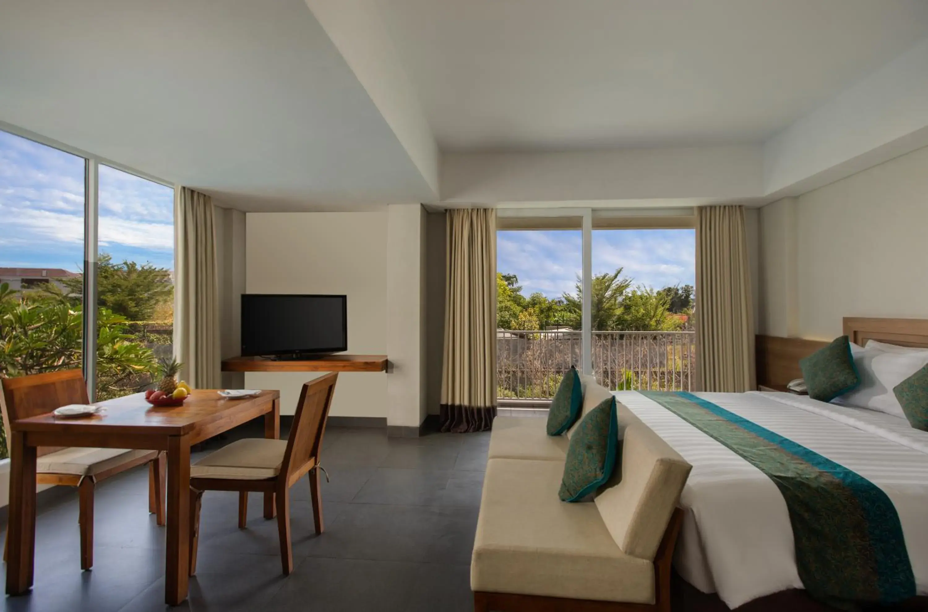 Garden view, Bed in Paragon Hotel Seminyak Garden view, Bed in Paragon Hotel Seminyak