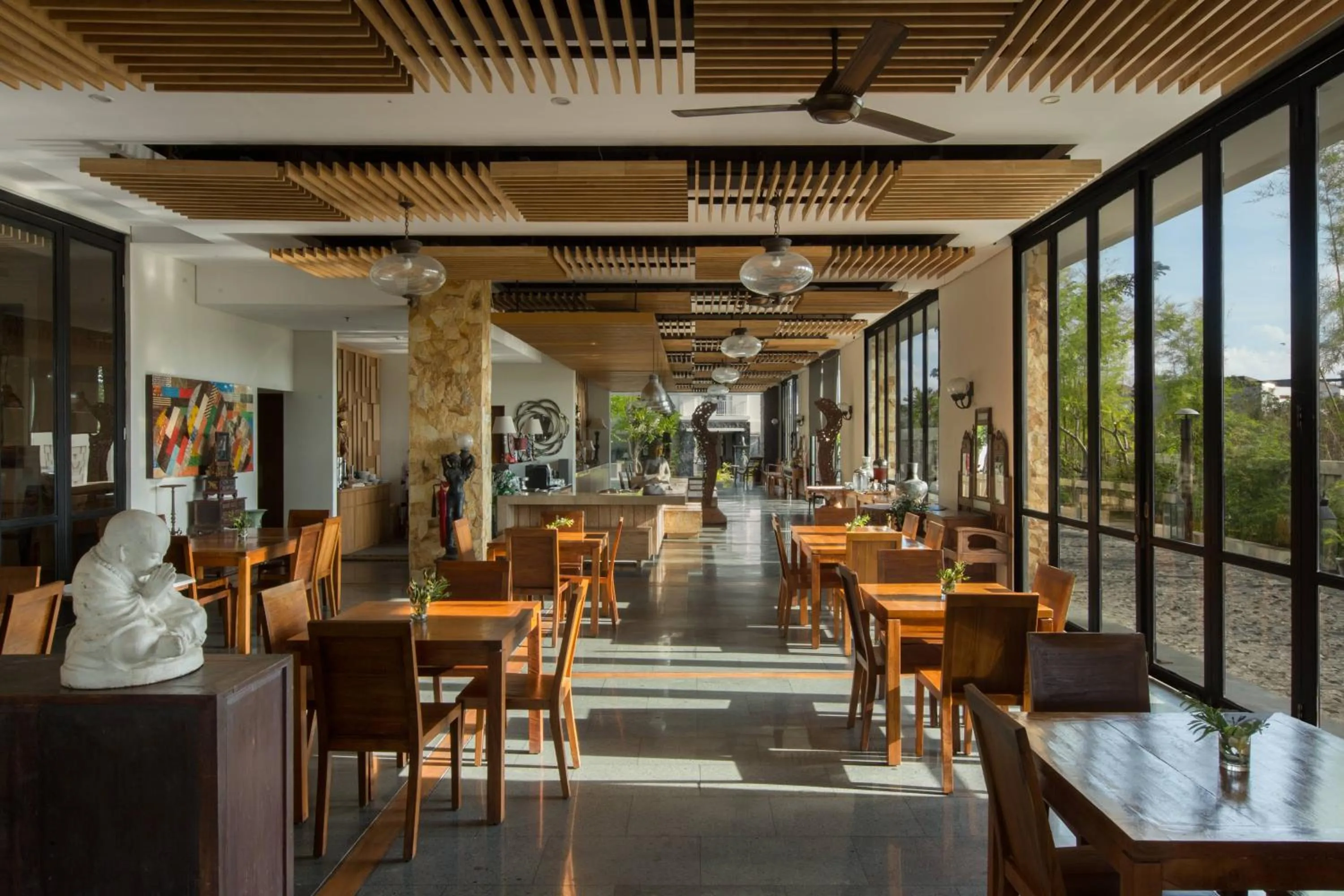 Restaurant/places to eat in Paragon Hotel Seminyak