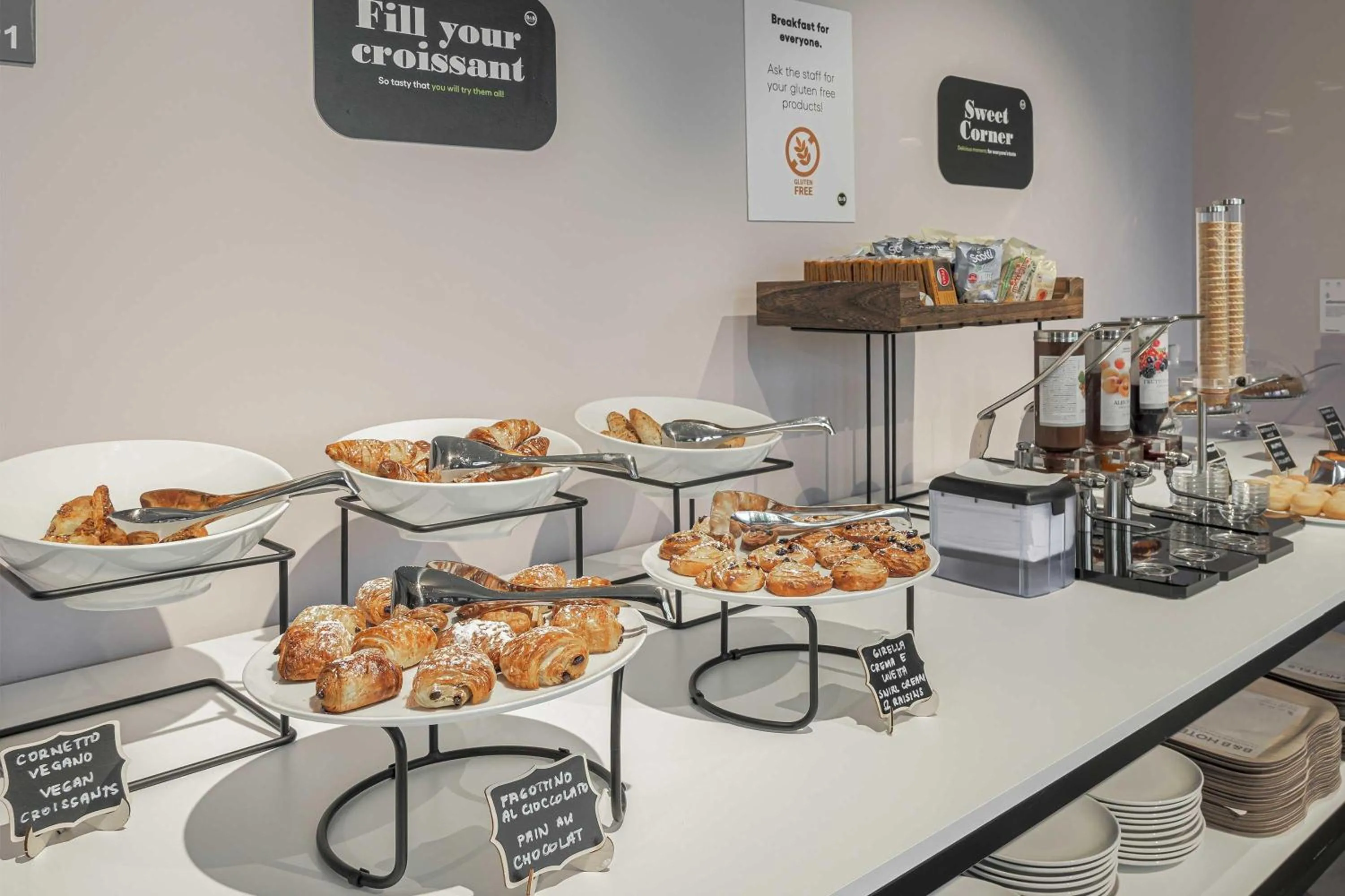 Restaurant/places to eat in B&B HOTEL Prato City Center