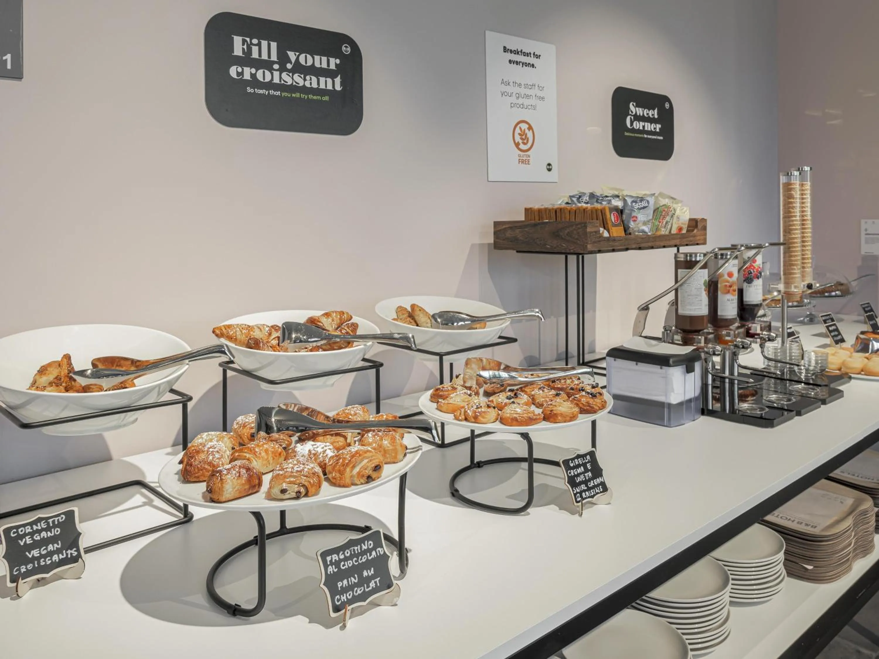 Restaurant/places to eat in B&B HOTEL Prato City Center