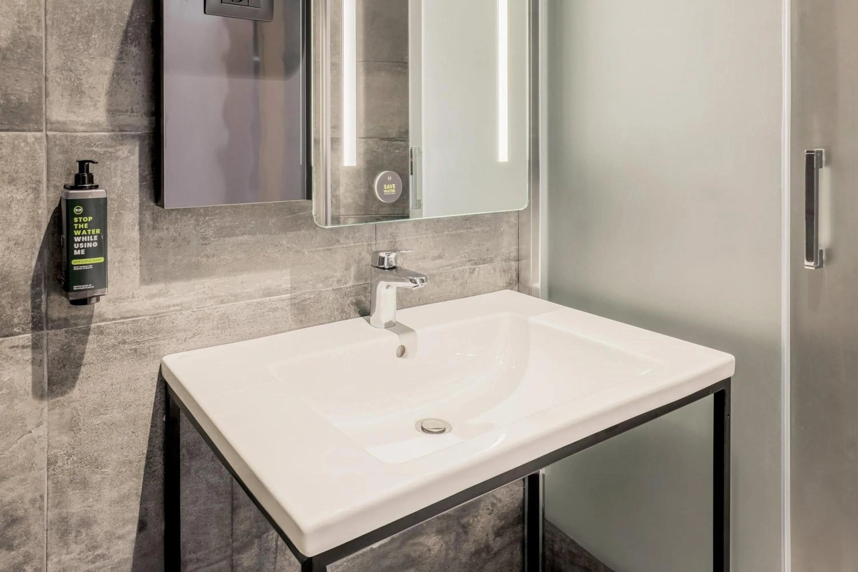 Bathroom in B&B HOTEL Prato City Center