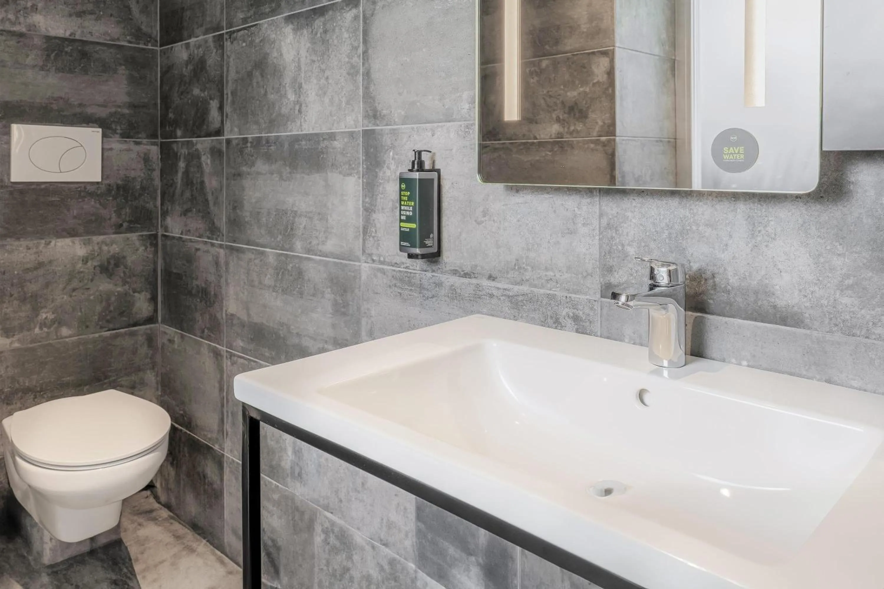 Bathroom in B&B HOTEL Prato City Center