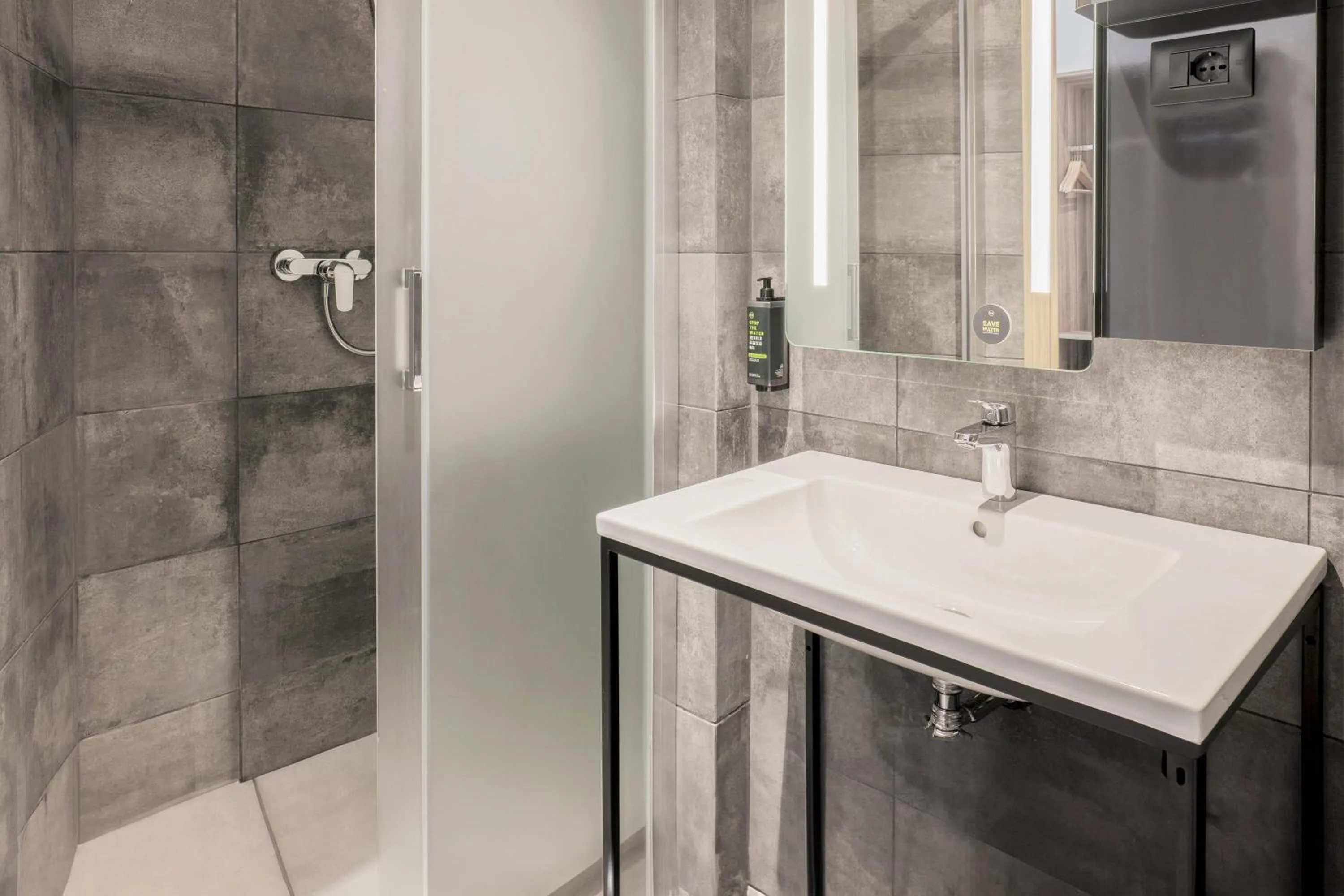 Bathroom in B&B HOTEL Prato City Center