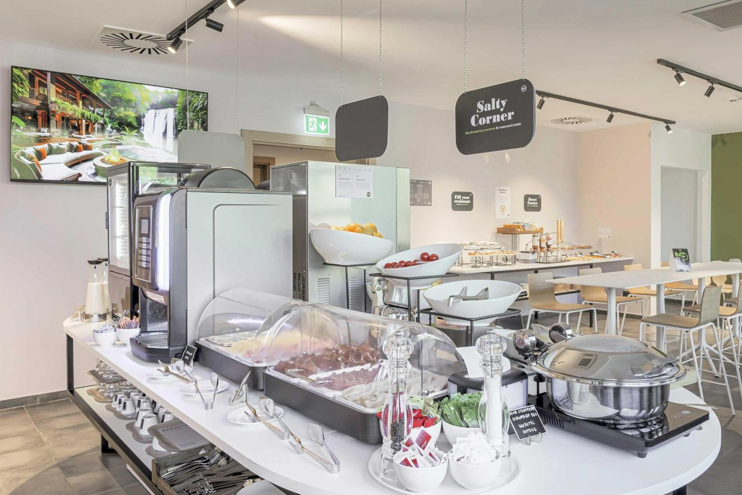 Restaurant/places to eat in B&B HOTEL Prato City Center