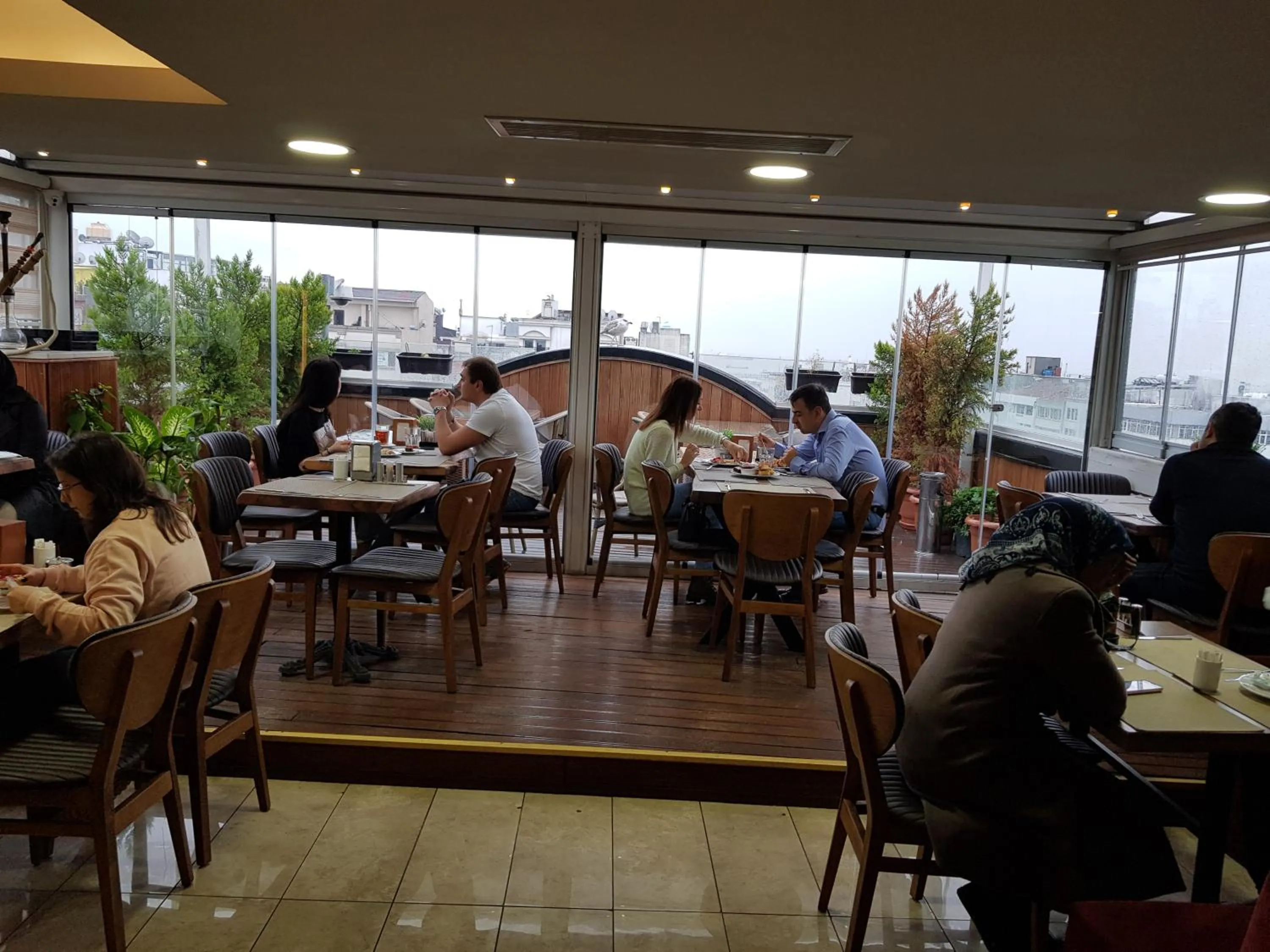 Restaurant/places to eat in Parmada Hotel