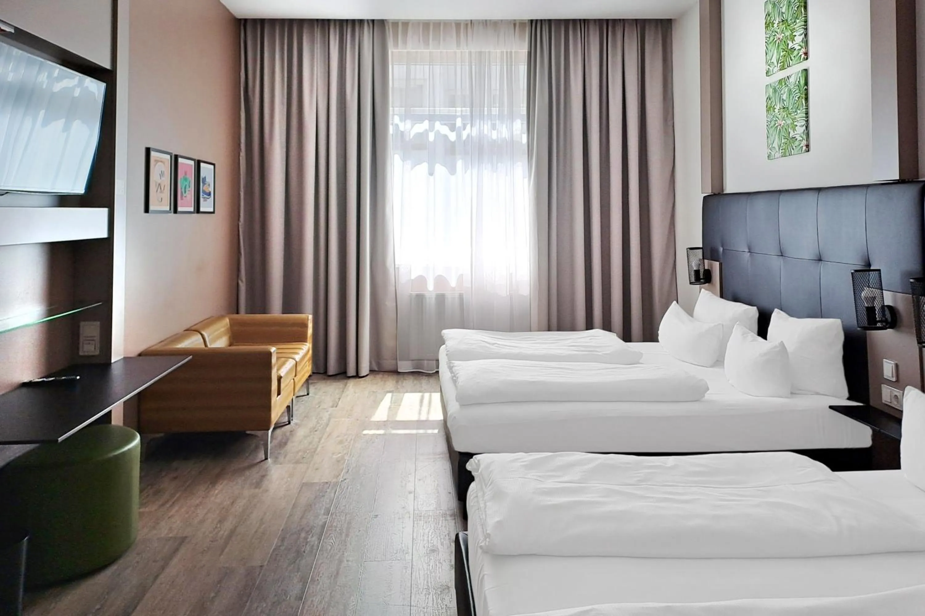 Photo of the whole room, Bed in Garner Hotel Bremen City by IHG