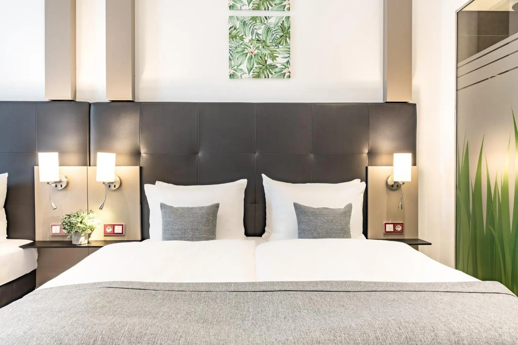 Photo of the whole room, Bed in Garner Hotel Bremen City by IHG